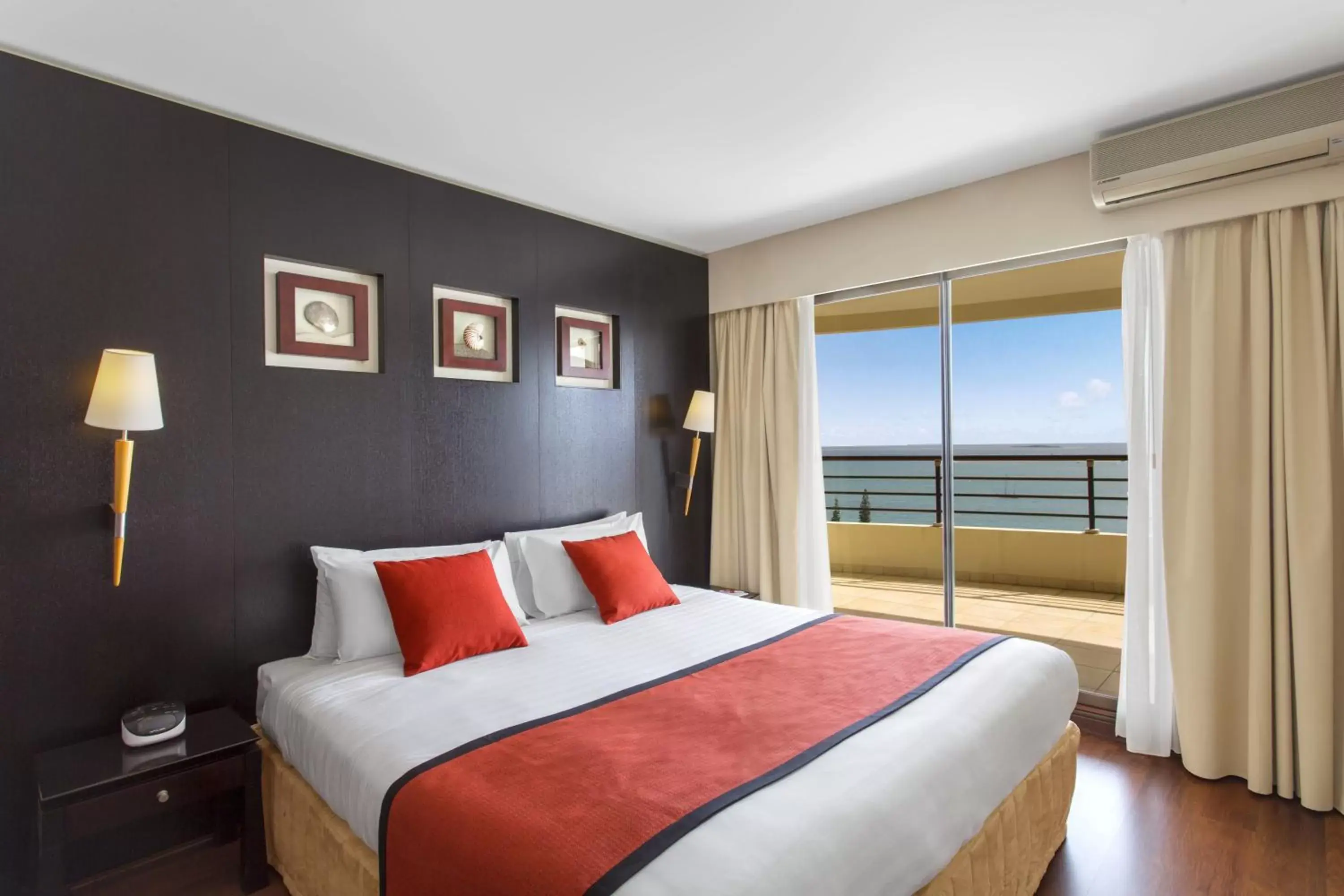 Bed in Ramada Hotel & Suites by Wyndham Noumea