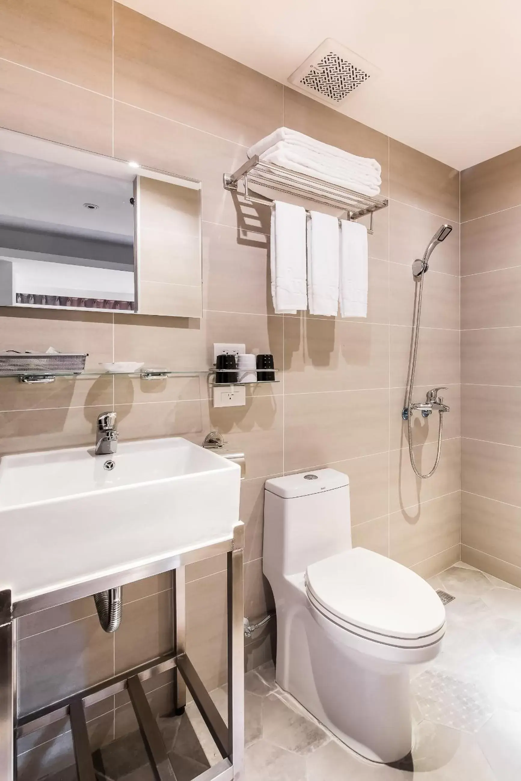 Shower, Bathroom in RF Hotel  Linsen