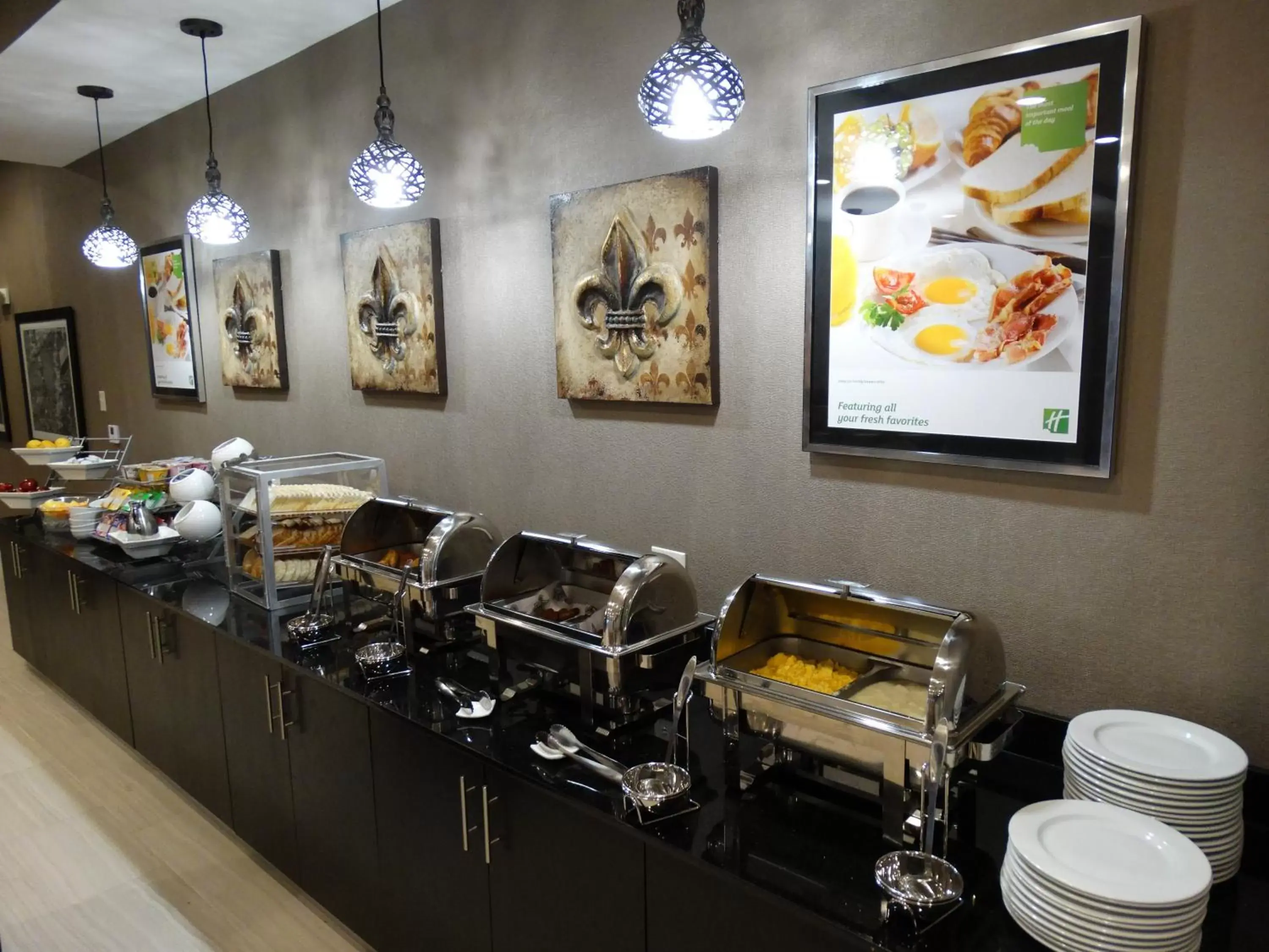 Breakfast in Holiday Inn Covington by IHG Breakfast in Holiday Inn Covington by IHG