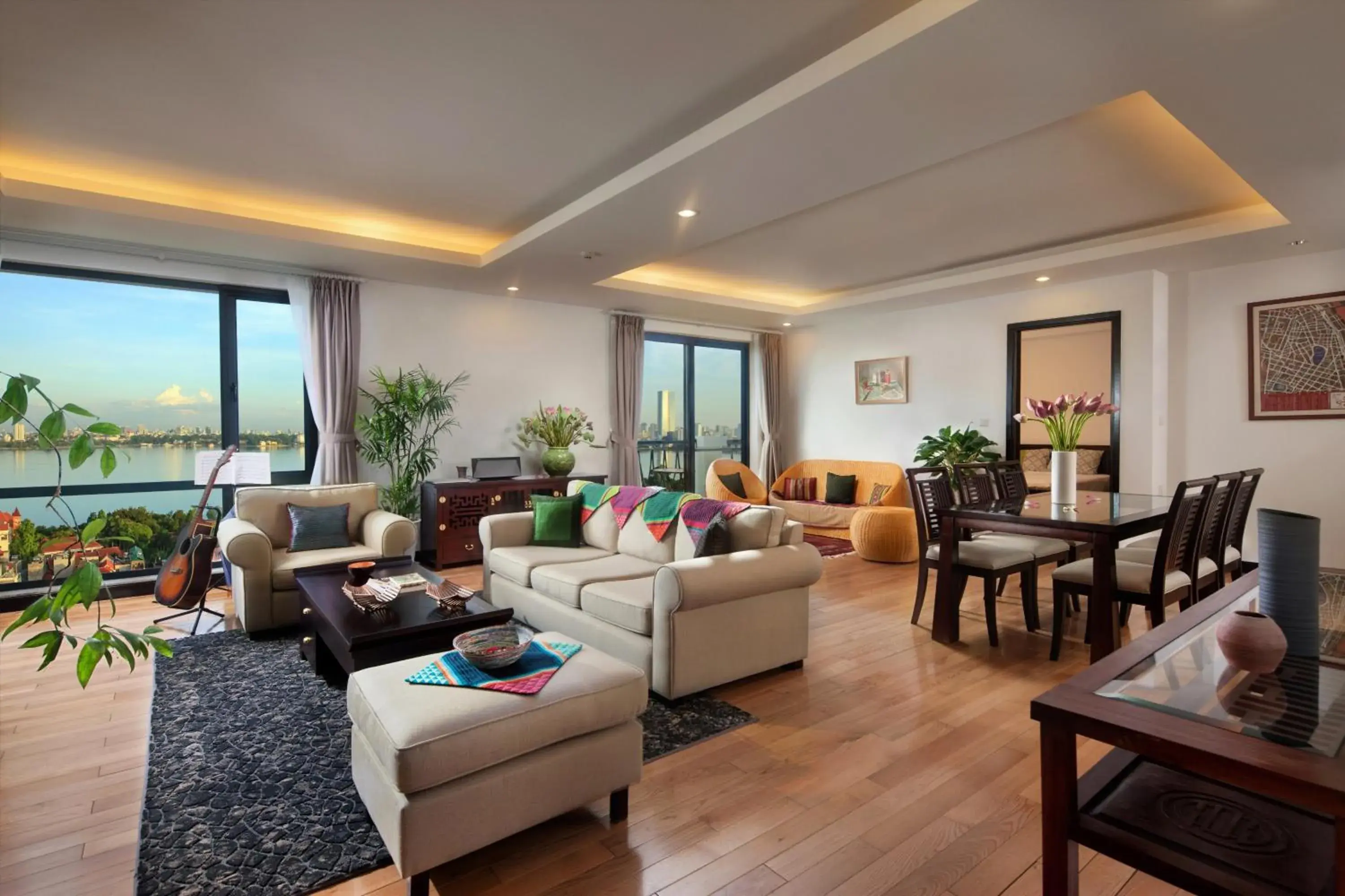 Living room, Seating Area in Elegant Suites Westlake