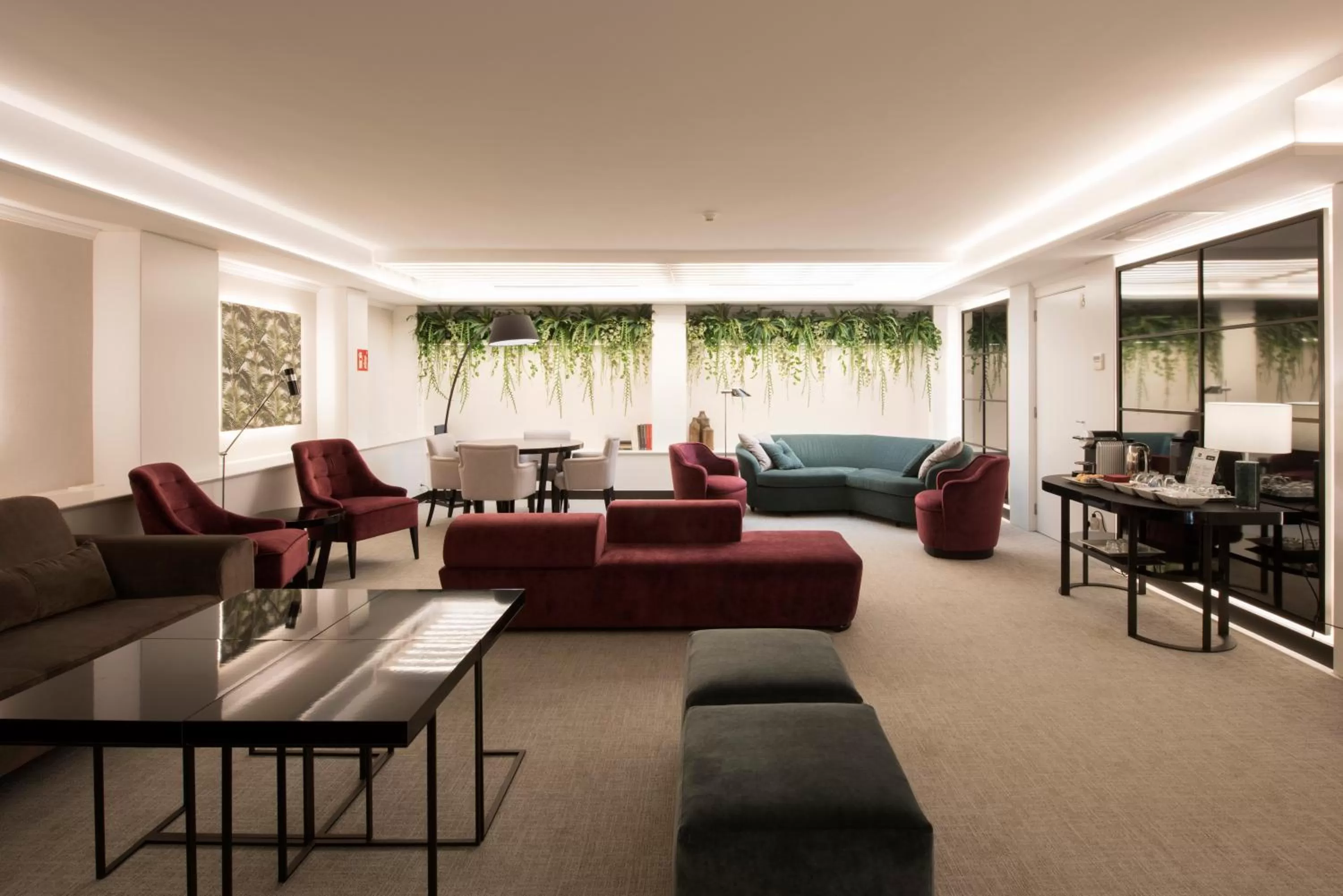 Living room in Acacia Suite