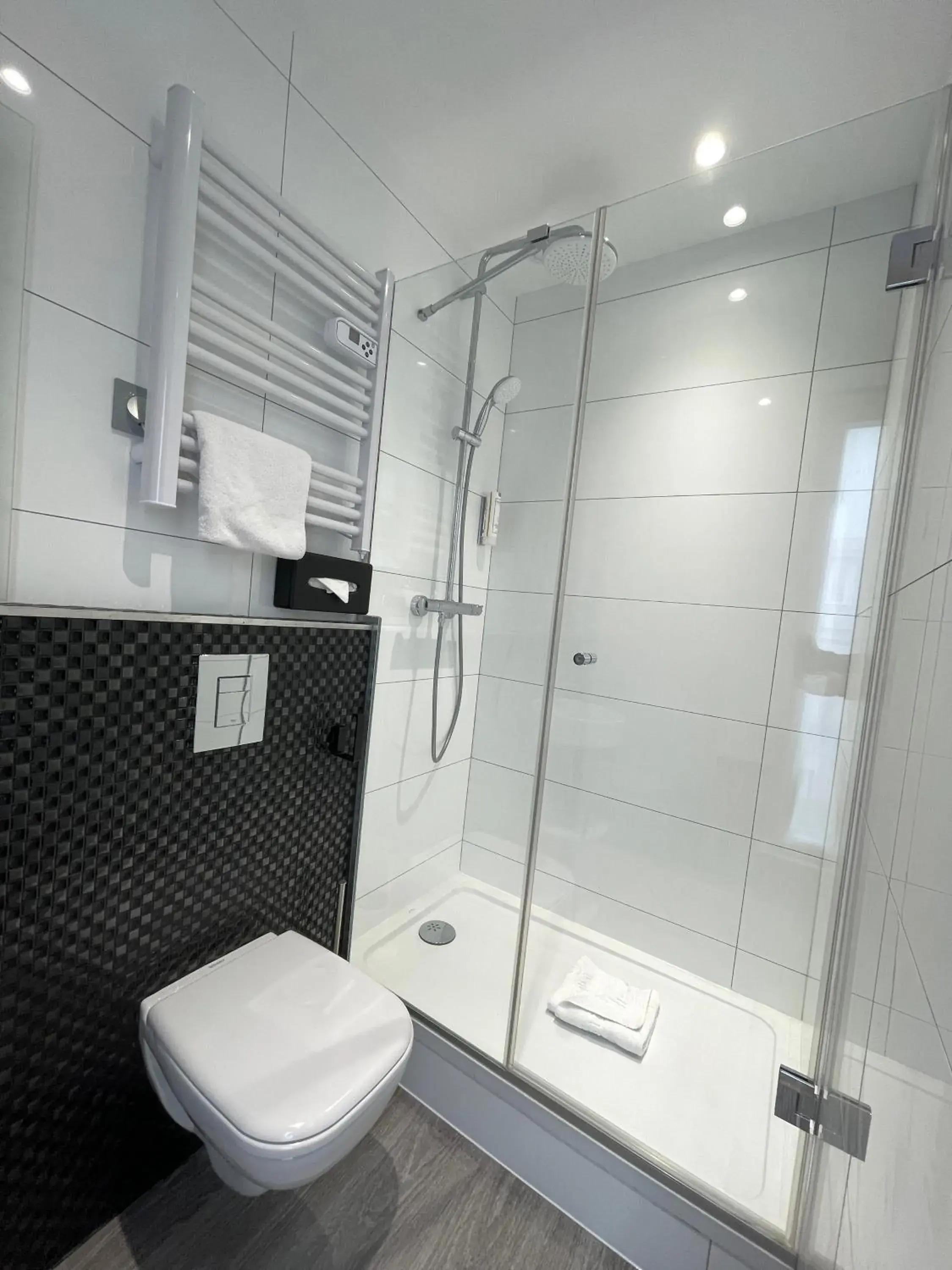 Bathroom in Hotel de Saint-Germain