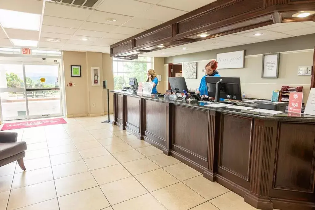 Staff, Lobby/Reception in Savannah House Hotel