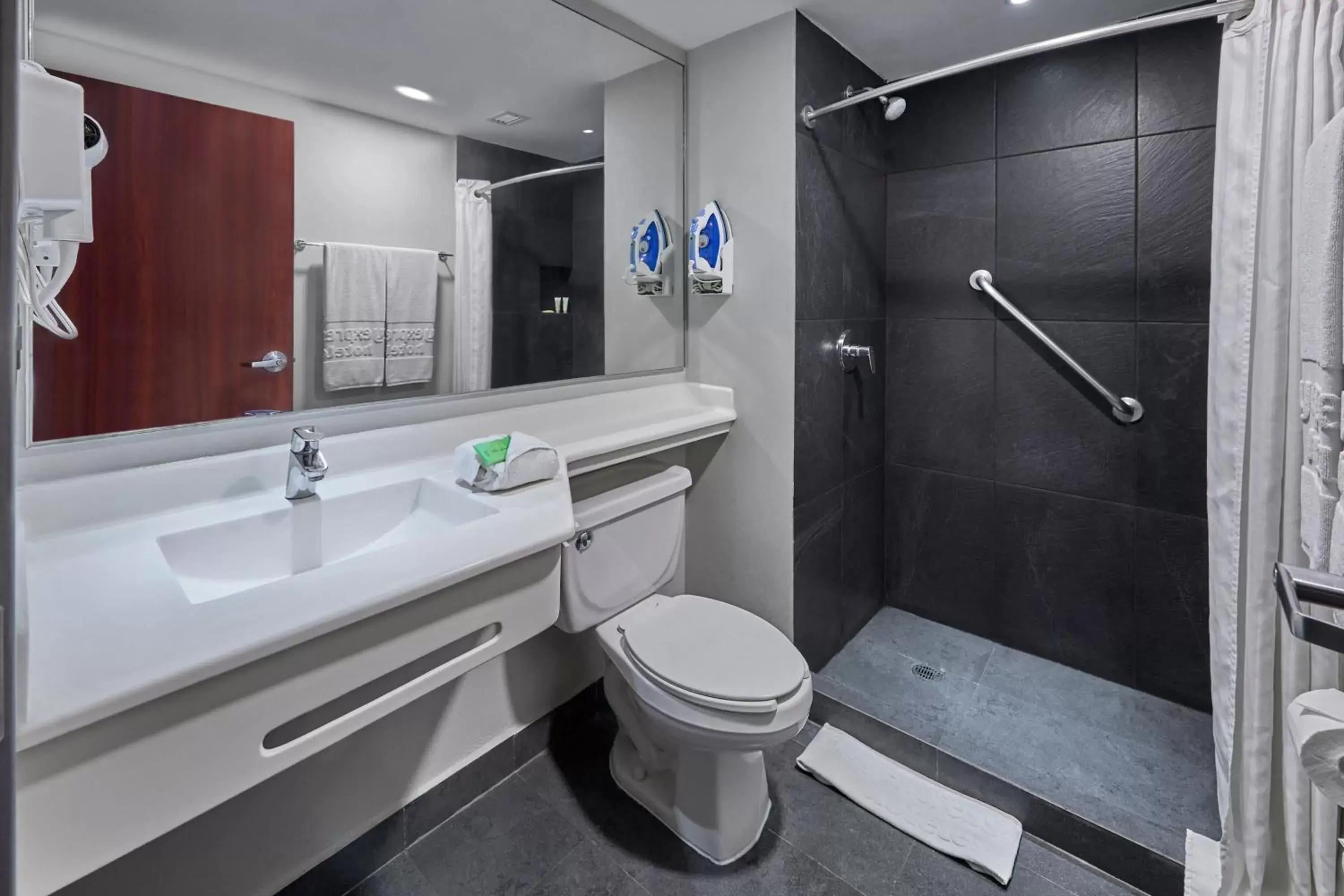 Bathroom in City Express by Marriott Veracruz
