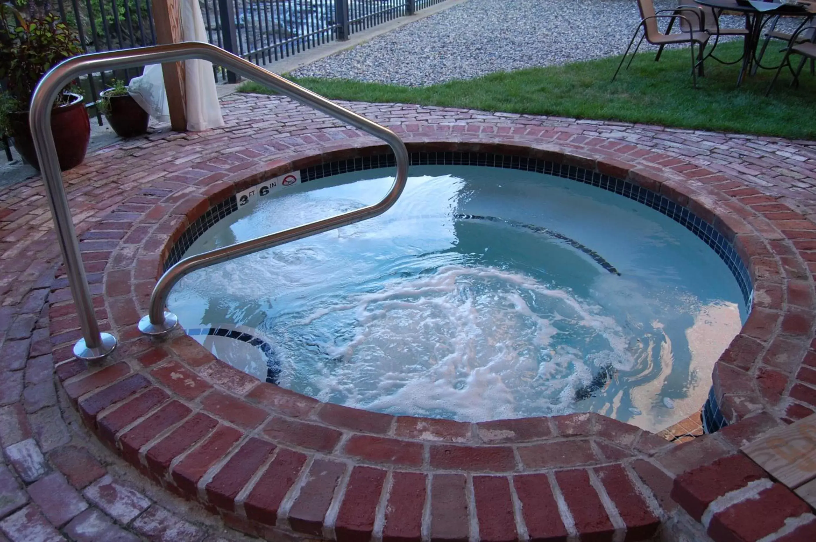 Summer, Swimming Pool in The Common Man Inn & Restaurant