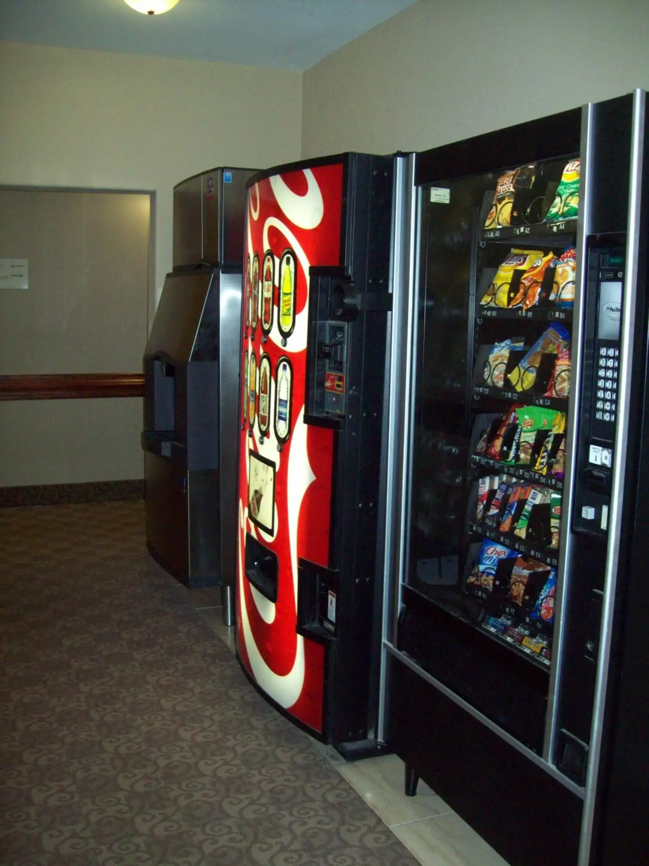 vending machine, Supermarket/Shops in Magnolia Inn and Suites Pooler