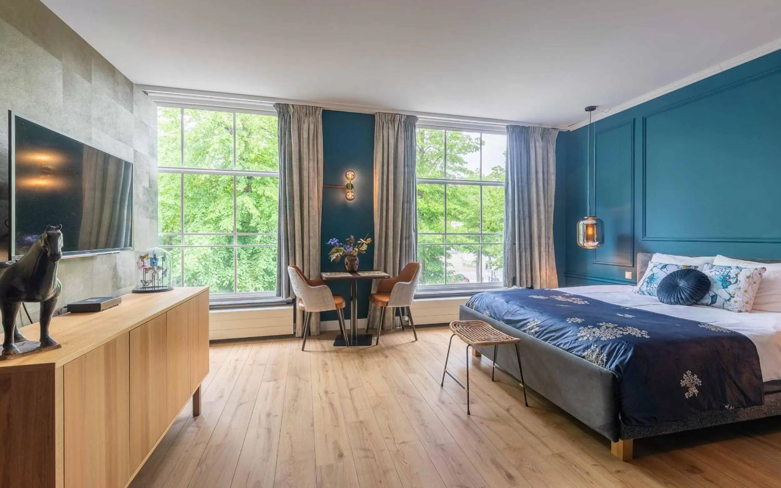 Photo of the whole room, Bed in Heuvelsuites