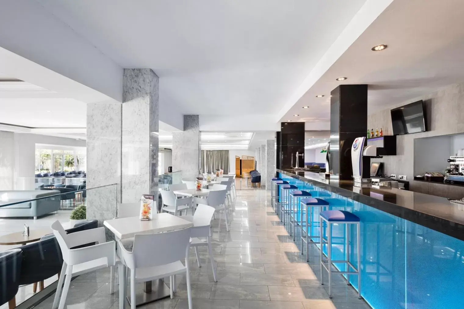Lounge or bar, Swimming Pool in Hotel Best Siroco