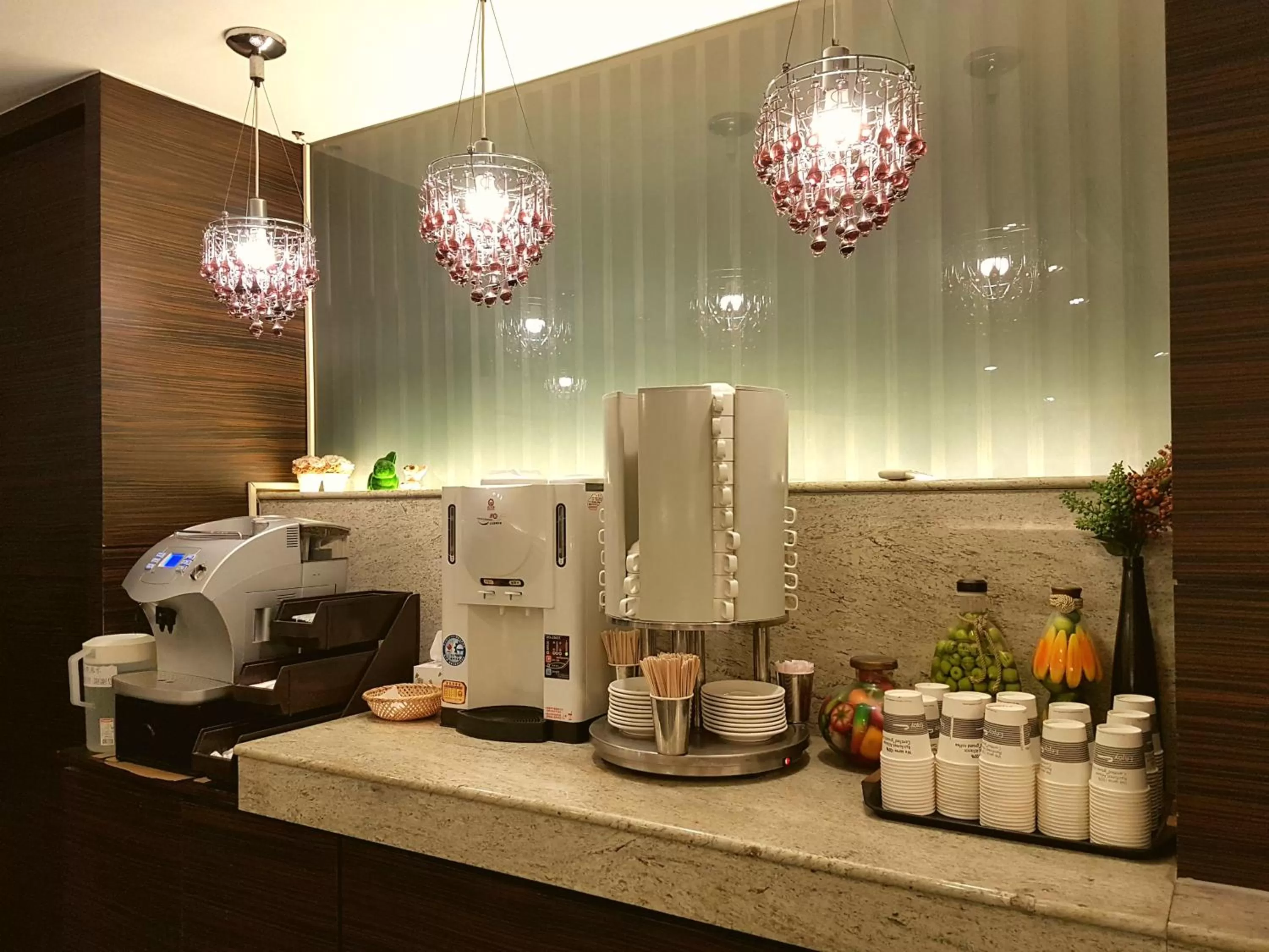 Coffee/tea facilities in Unique Hotel