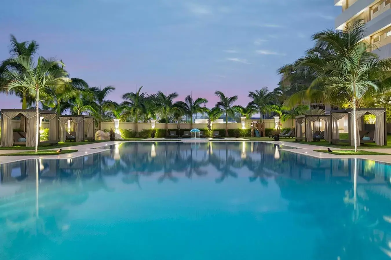 Swimming Pool in Fraser Suites Abuja