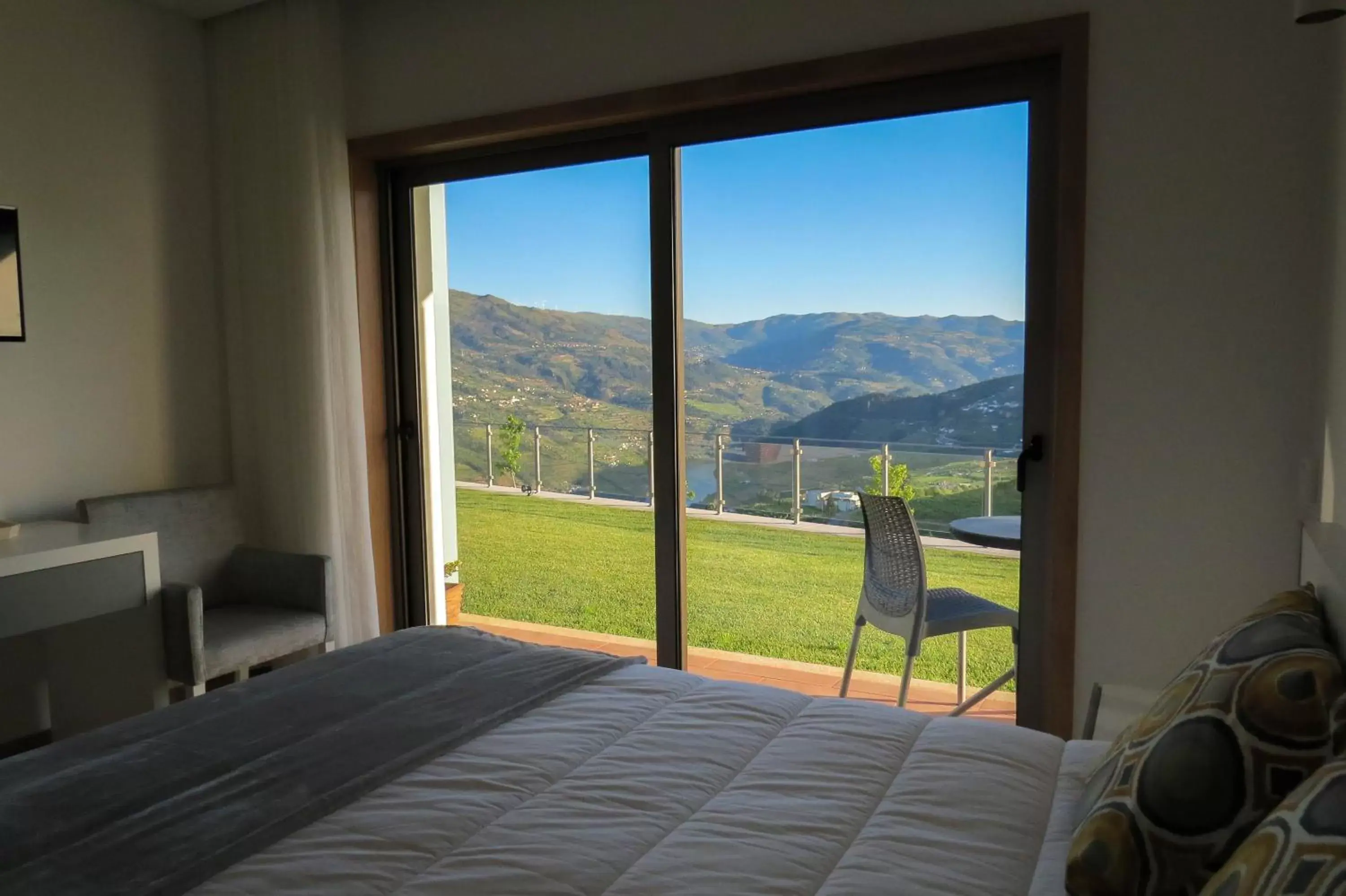 Photo of the whole room, Mountain View in Casa Miradouro