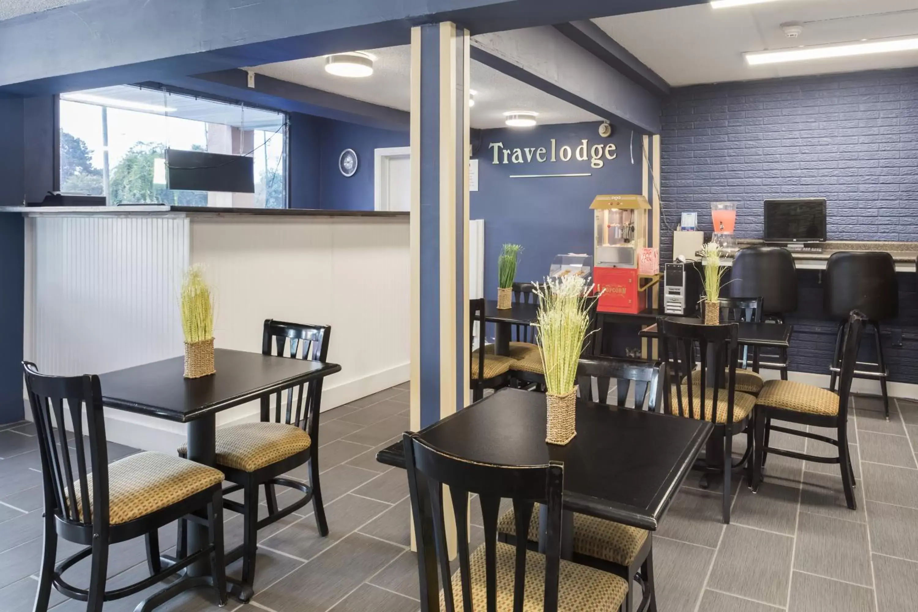 Breakfast, Restaurant/Places to Eat in Travelodge by Wyndham Savannah Area/Richmond Hill