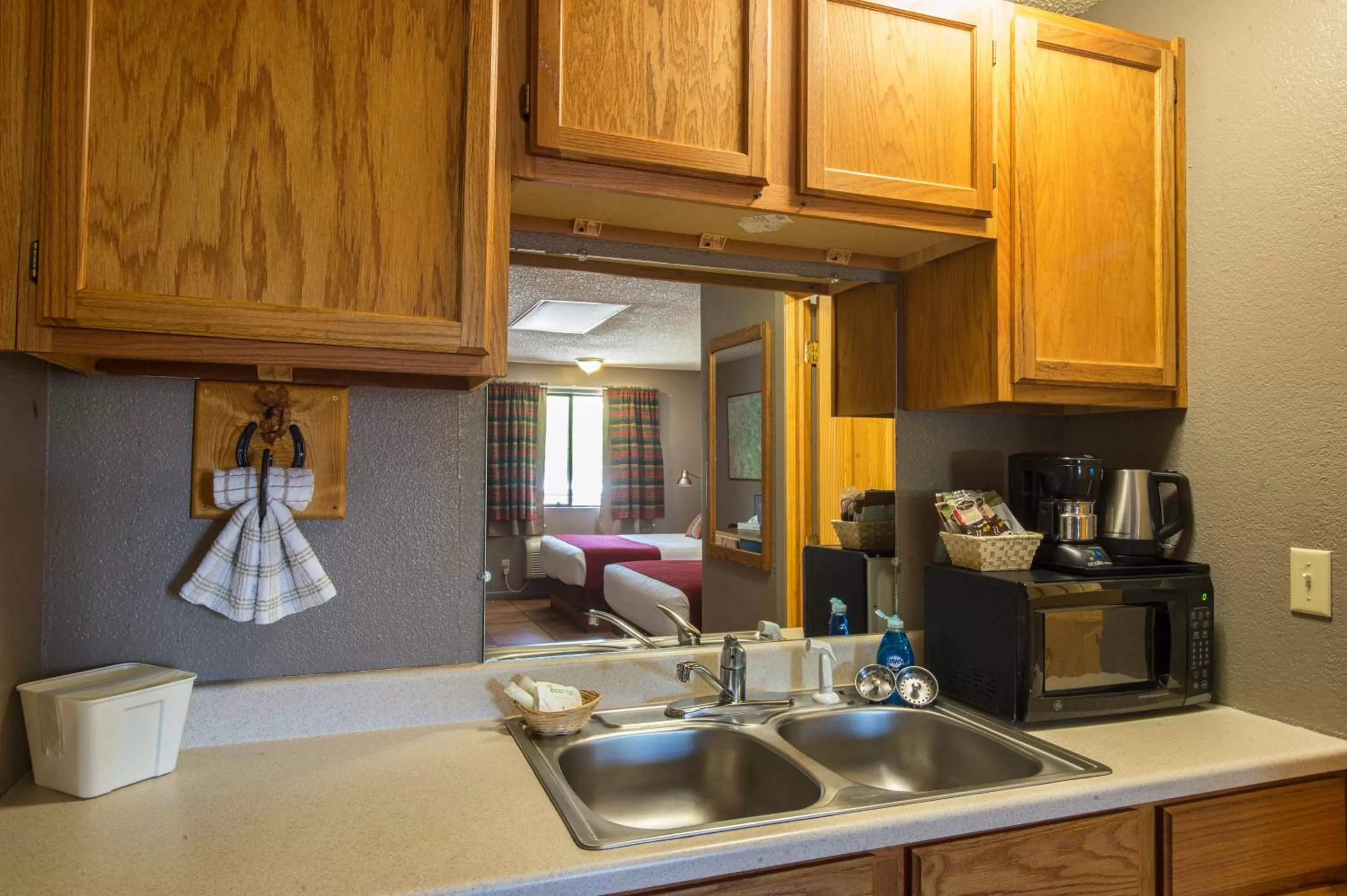 Coffee/tea facilities in Rustic Inn