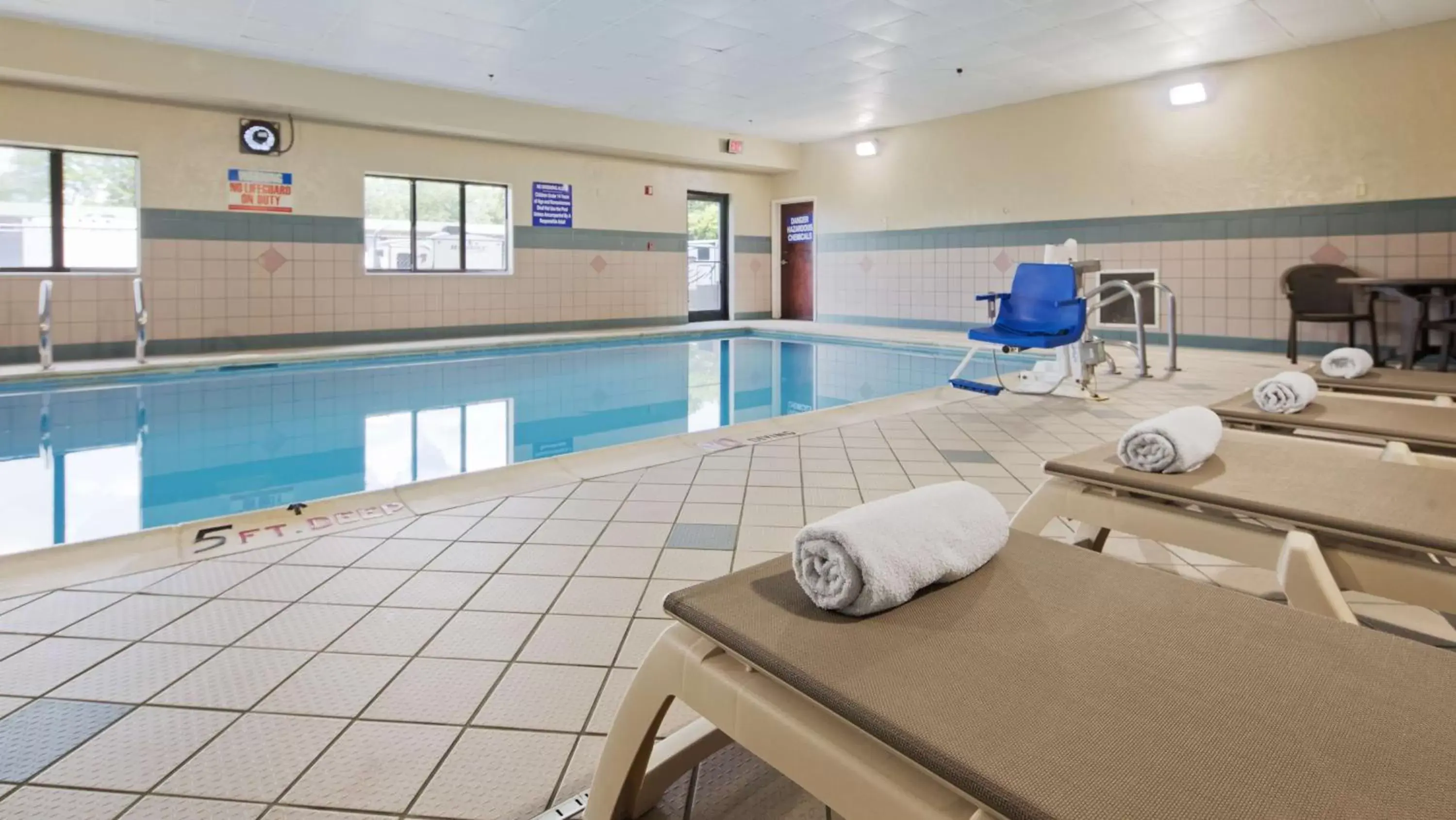 On site, Swimming Pool in Best Western Elkhart Inn & Suites