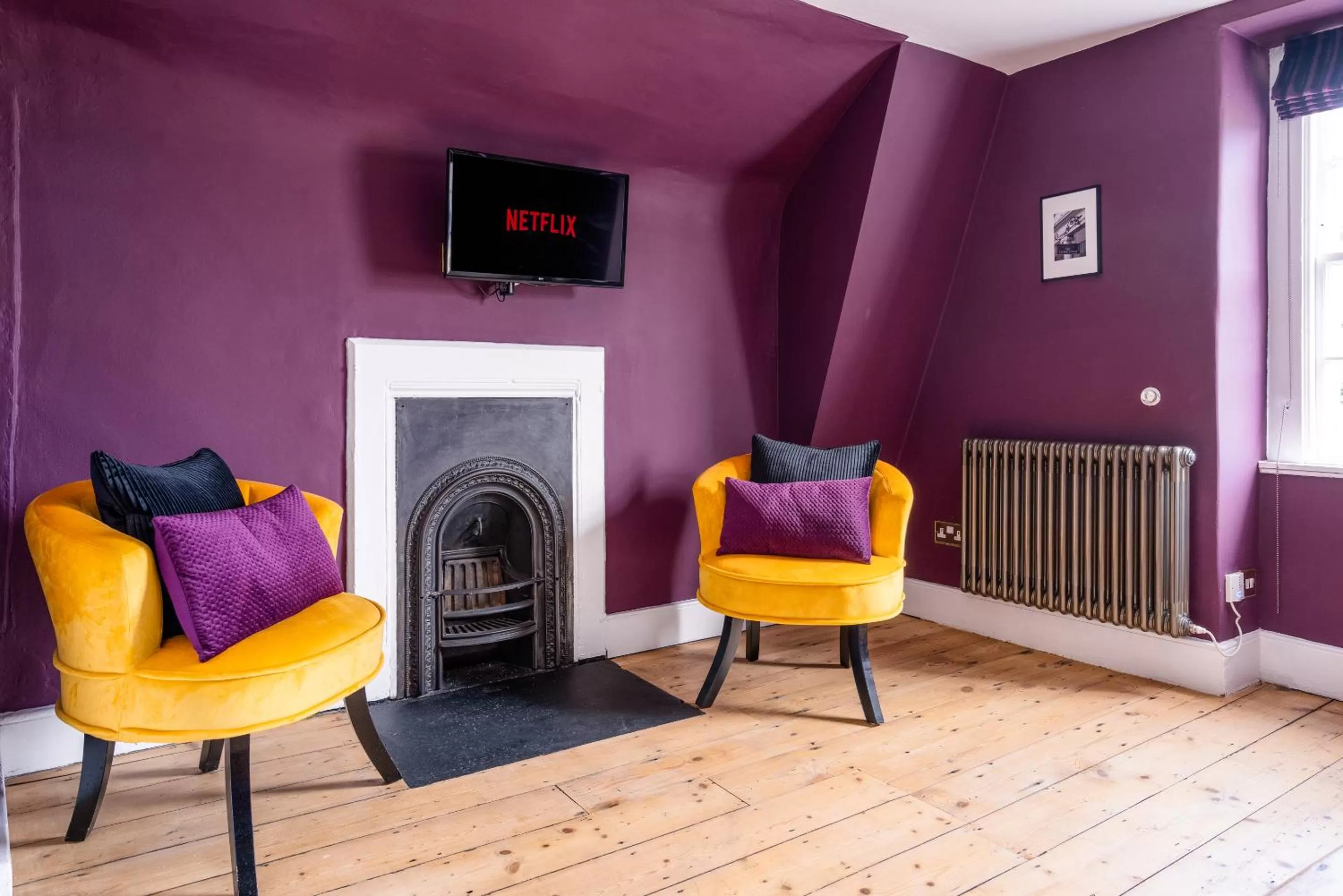 Bedroom, Seating Area in Darcys' Pride