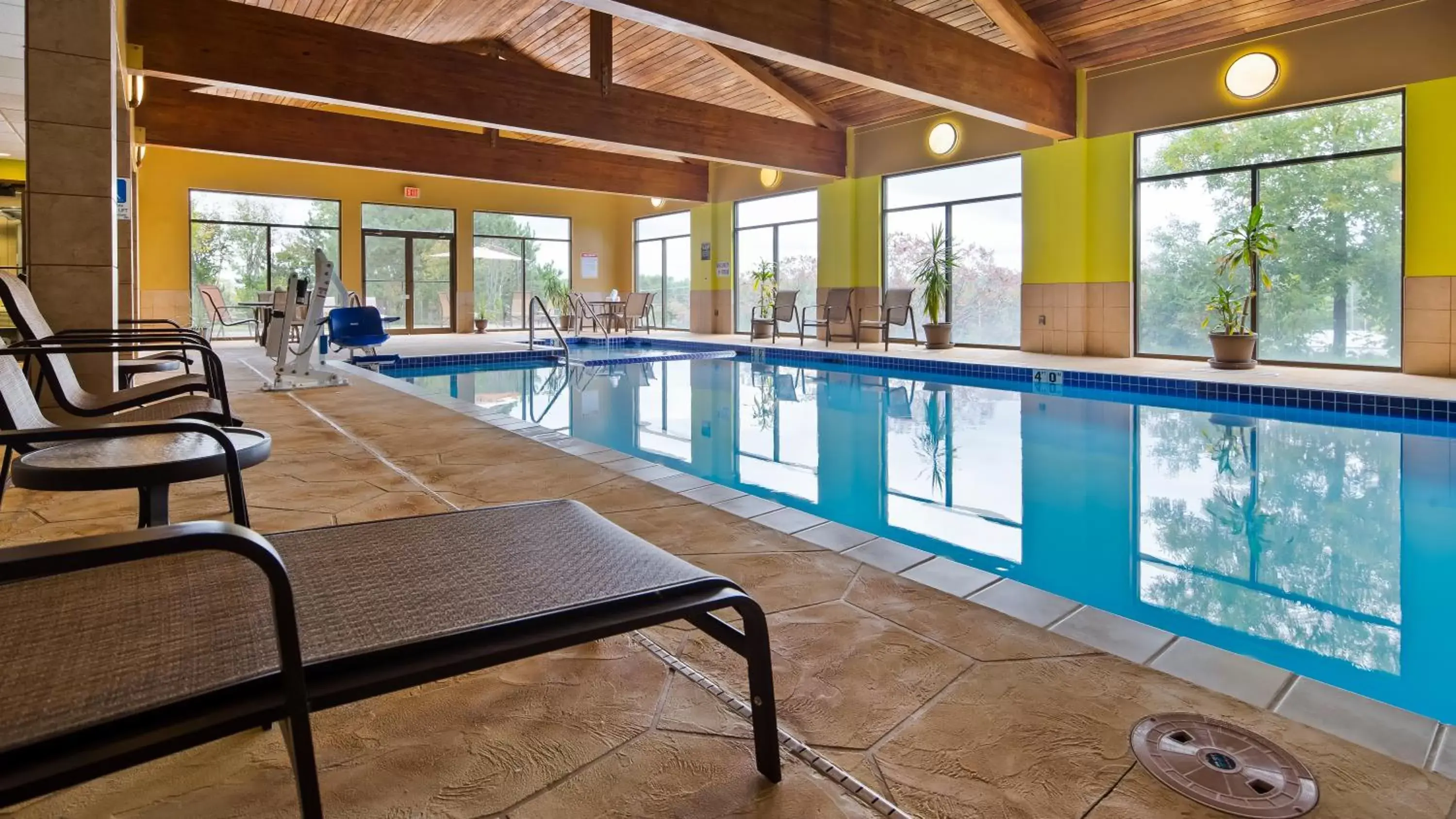 Swimming Pool in Best Western Plus Eau Claire Conference Center