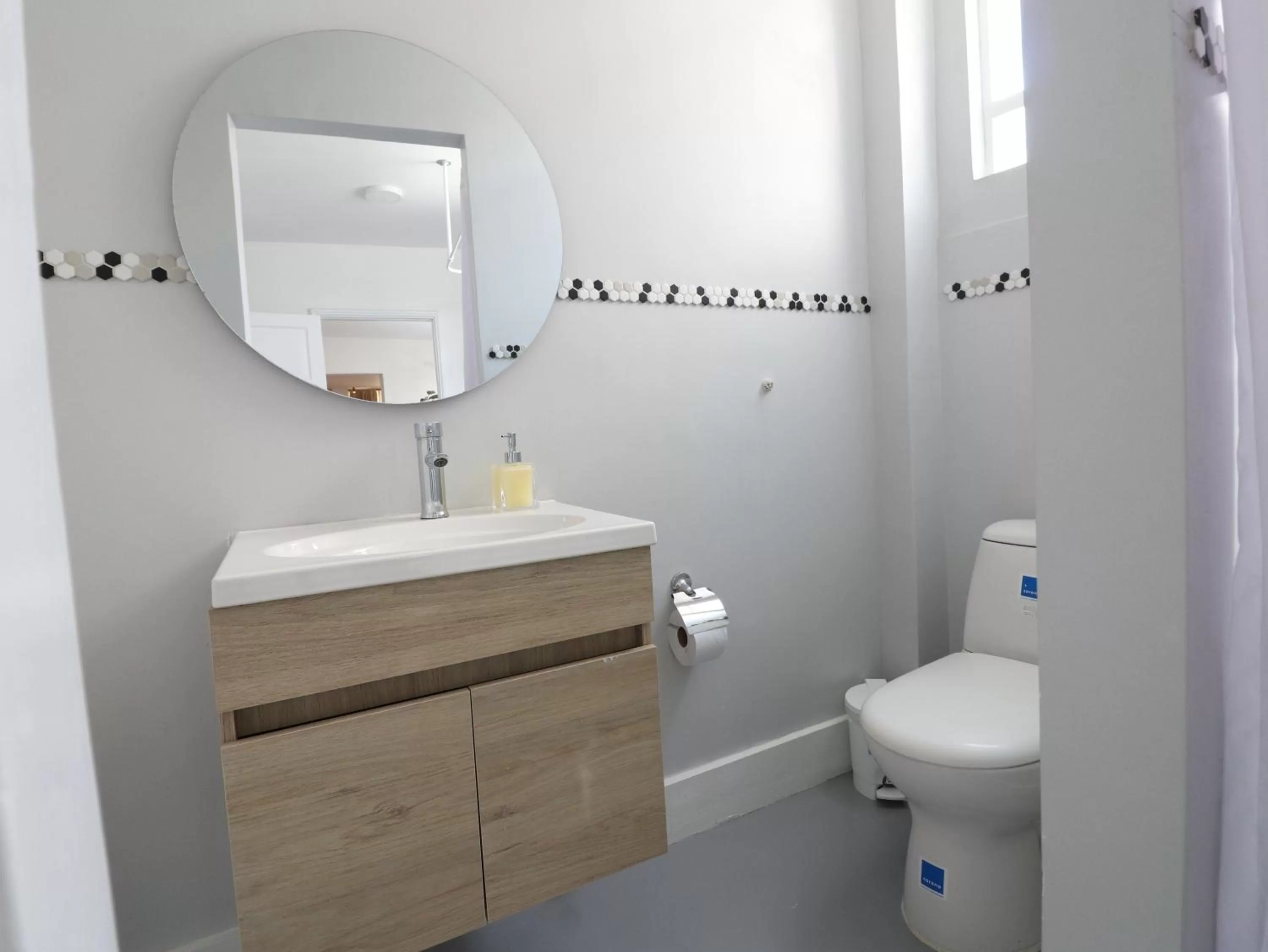 Bathroom in 554 Apartments