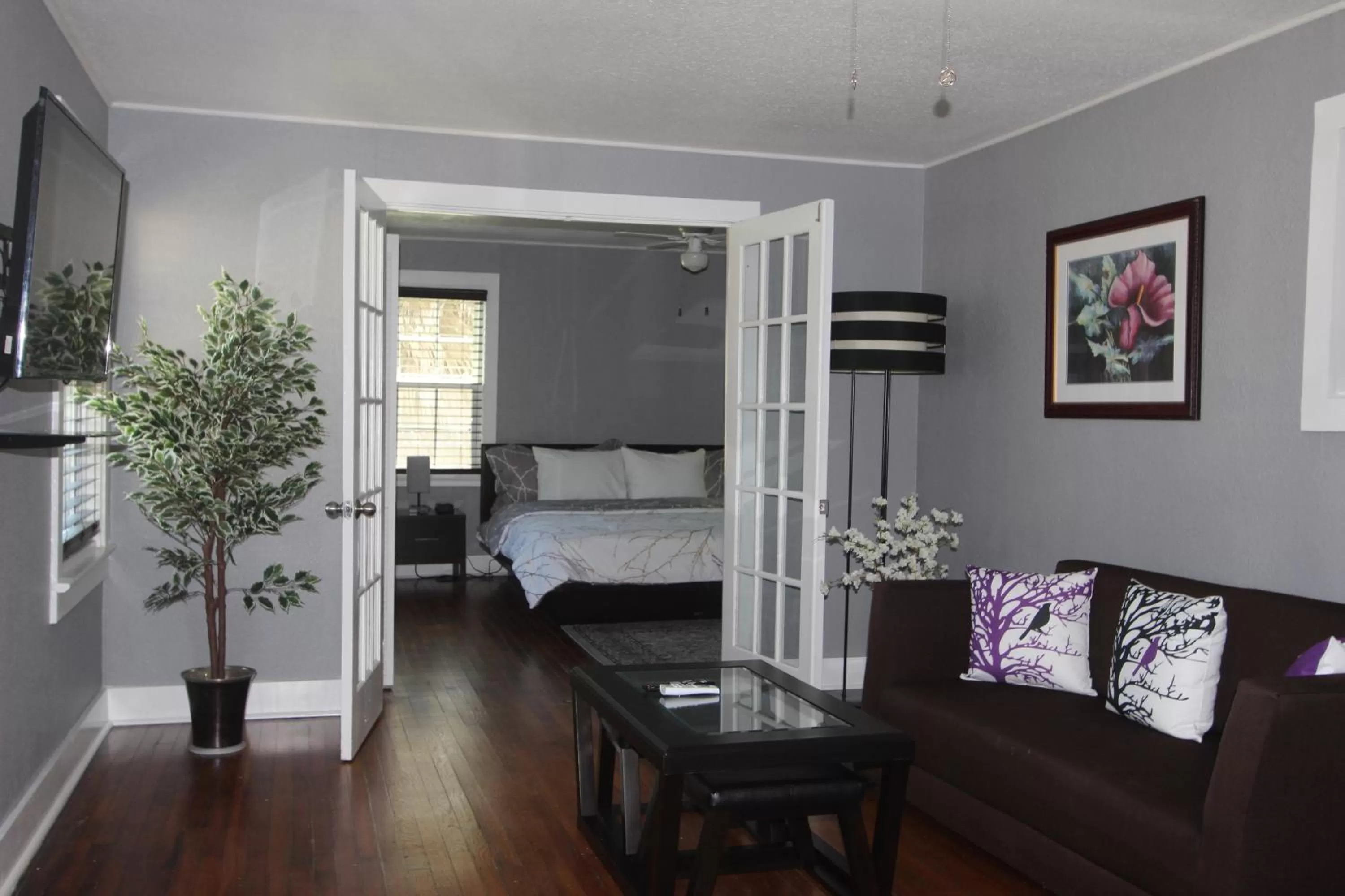 Living room, Bed in The George Manor