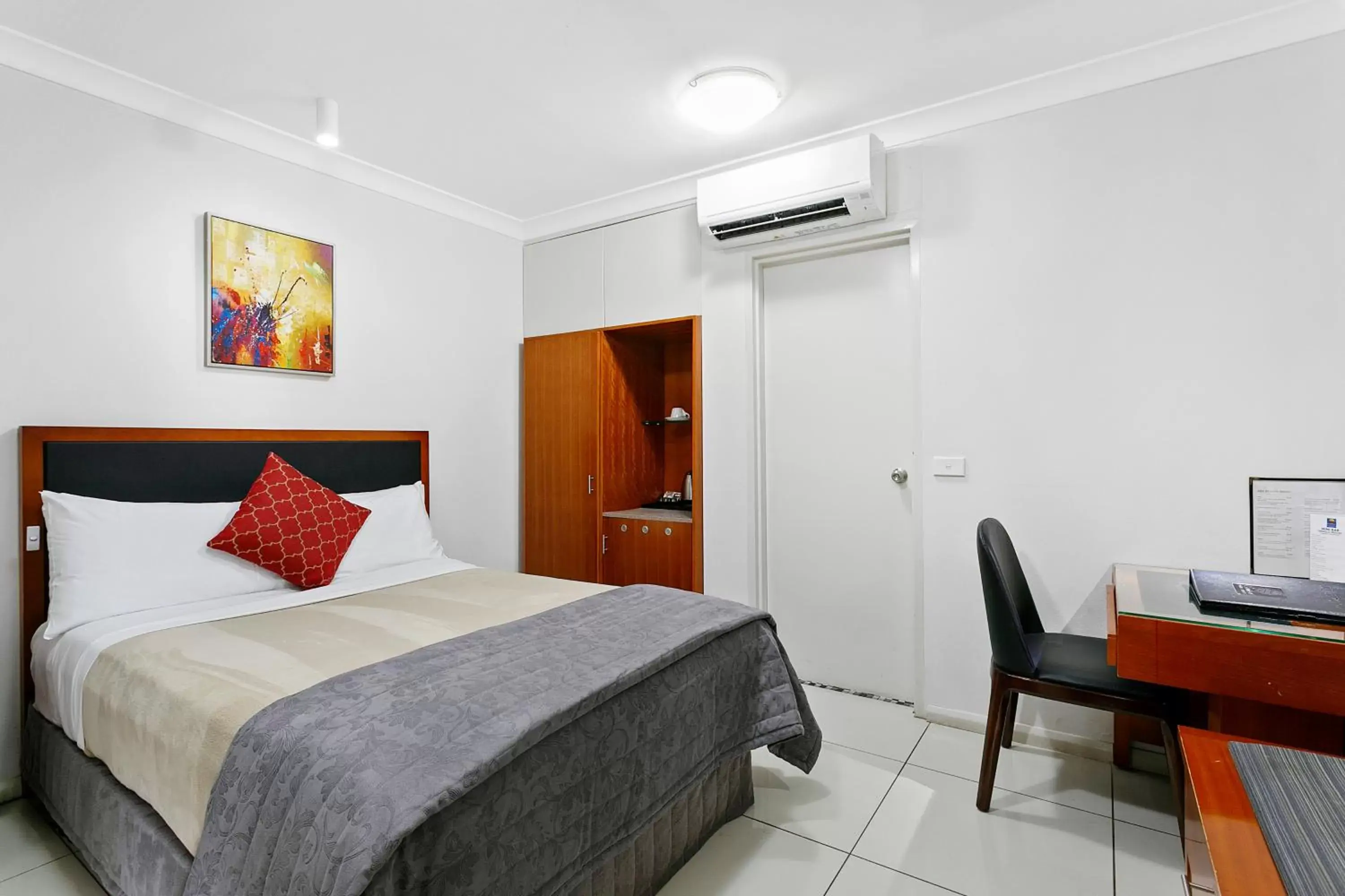 Bed in Comfort Inn & Suites Burwood