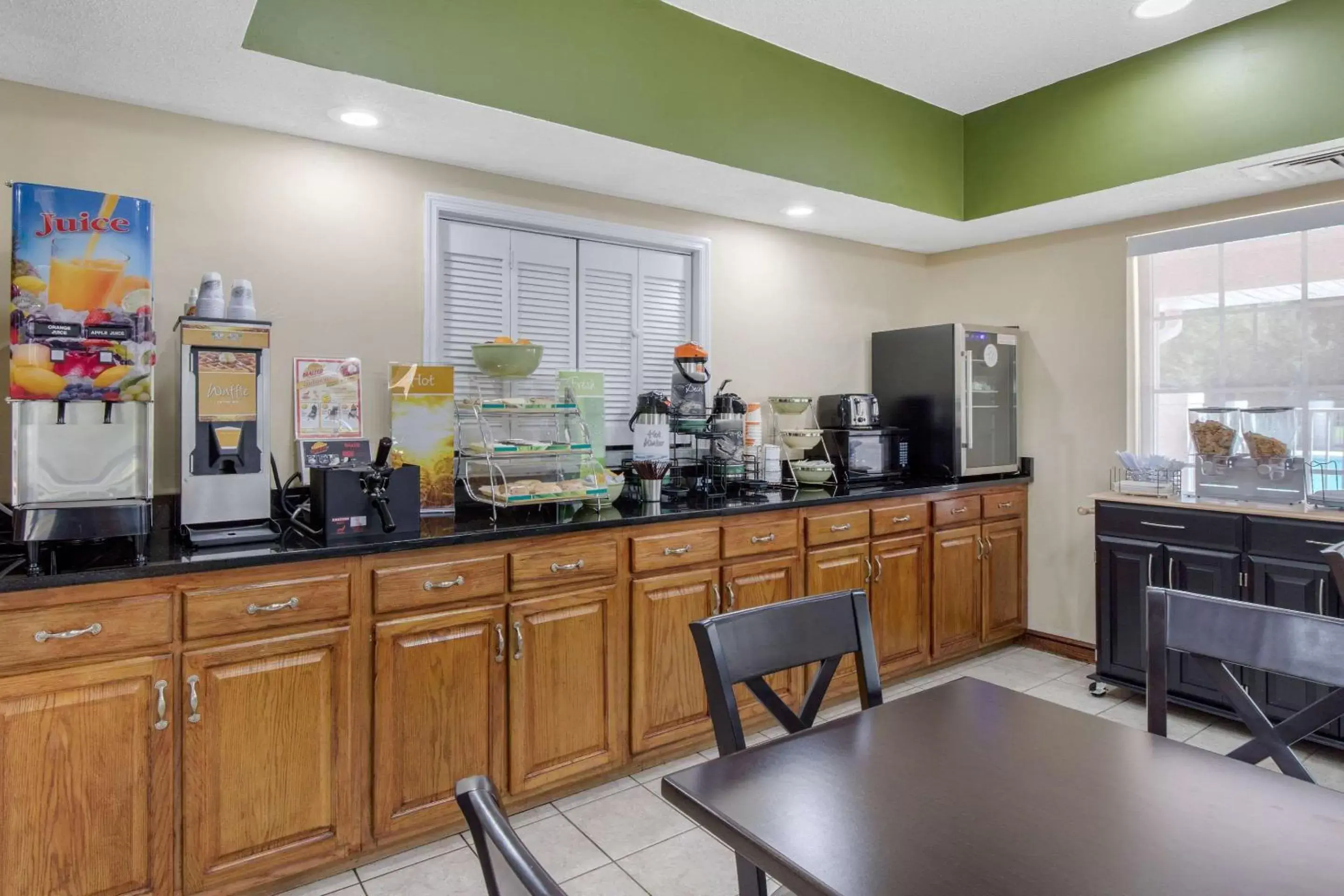 Restaurant/places to eat in Quality Inn Restaurant/places to eat in Quality Inn