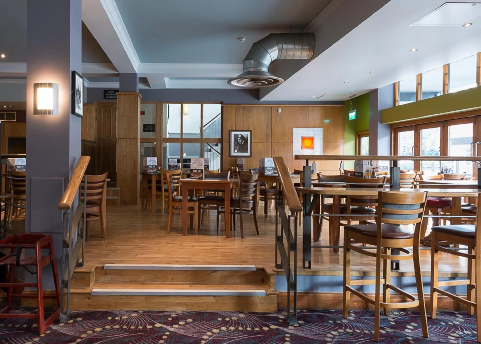 Lounge or bar, Restaurant/Places to Eat in Admiral of the Humber Wetherspoon