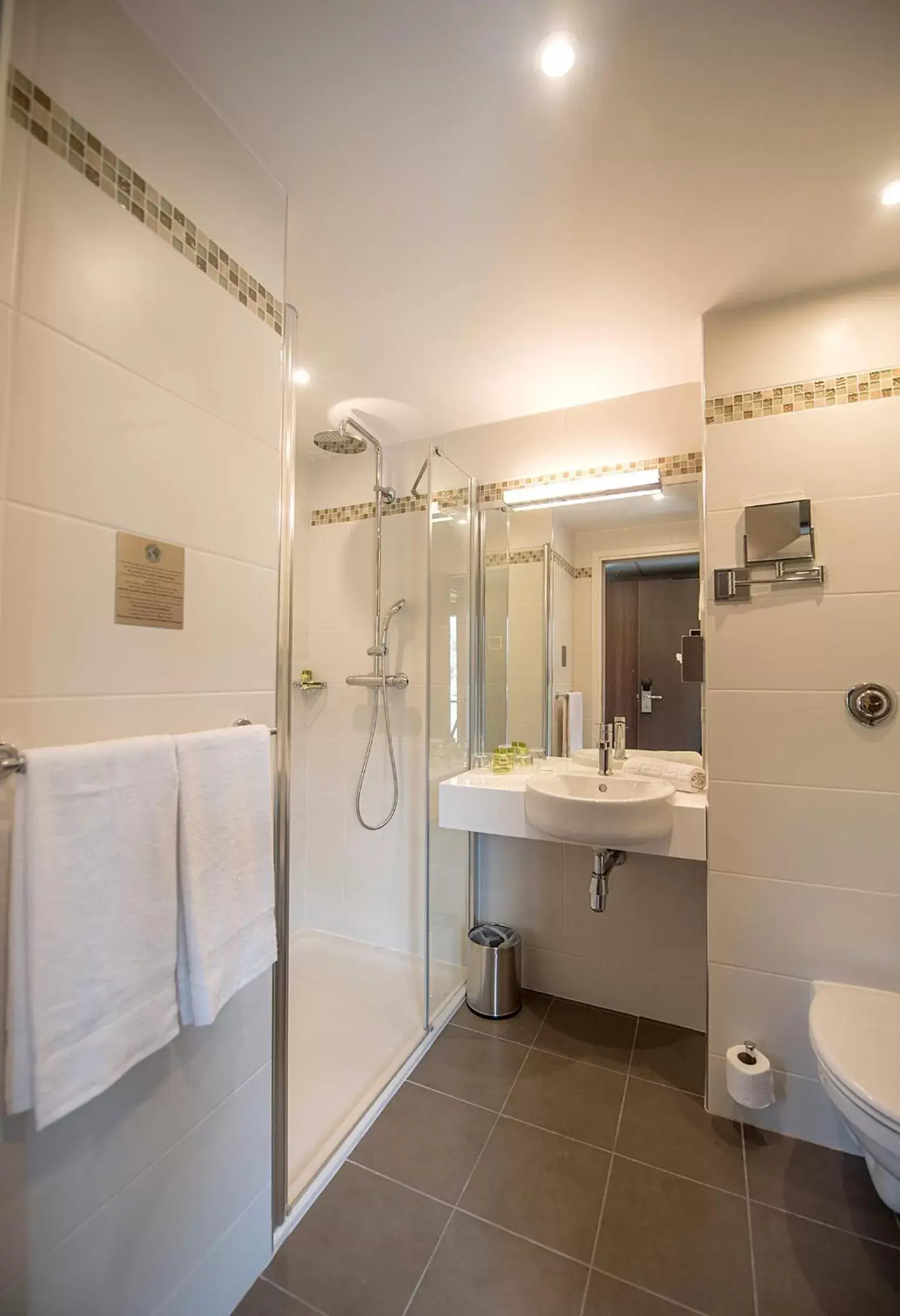 Bathroom in Hotel Lou Castelet