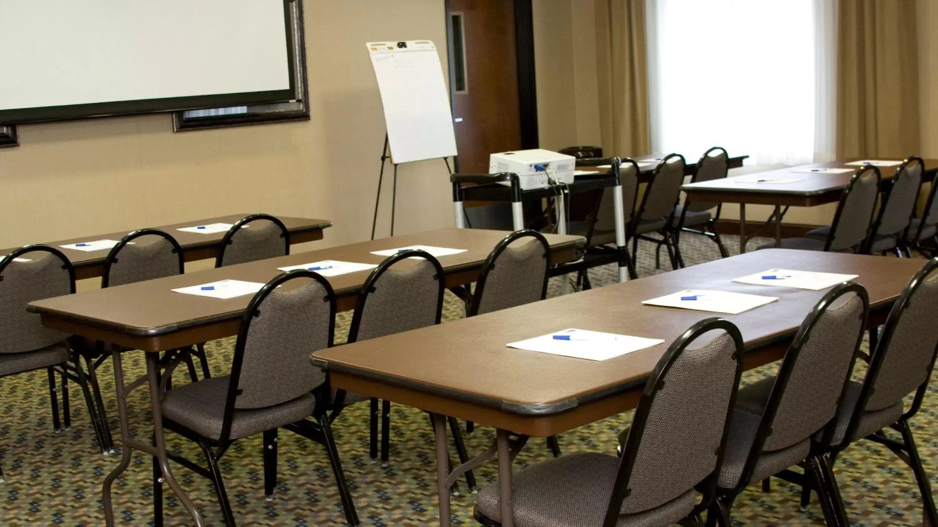 Meeting/conference room, Business Area/Conference Room in Holiday Inn Express & Suites Pittsburg, an IHG Hotel