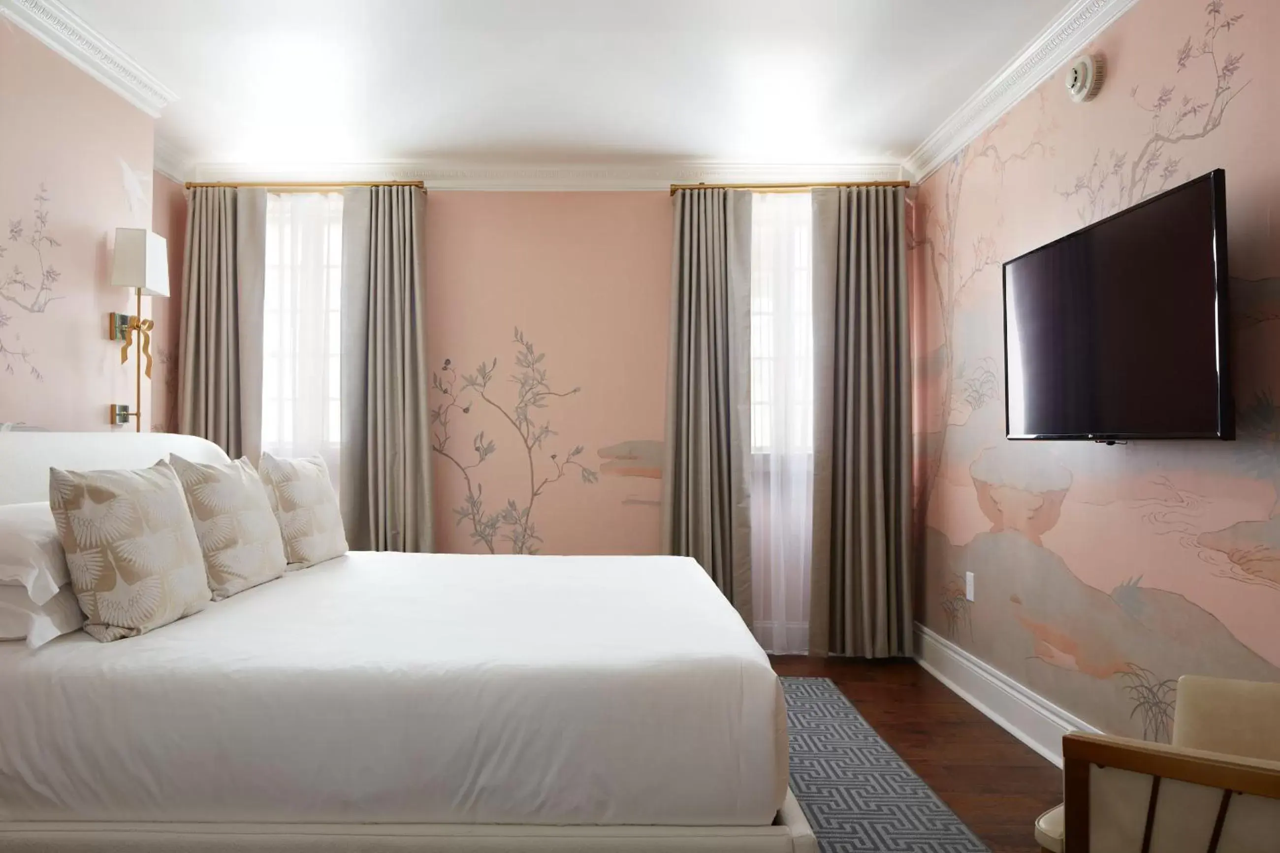 TV and multimedia, Bed in The Franklin on Rittenhouse, A Boutique Hotel
