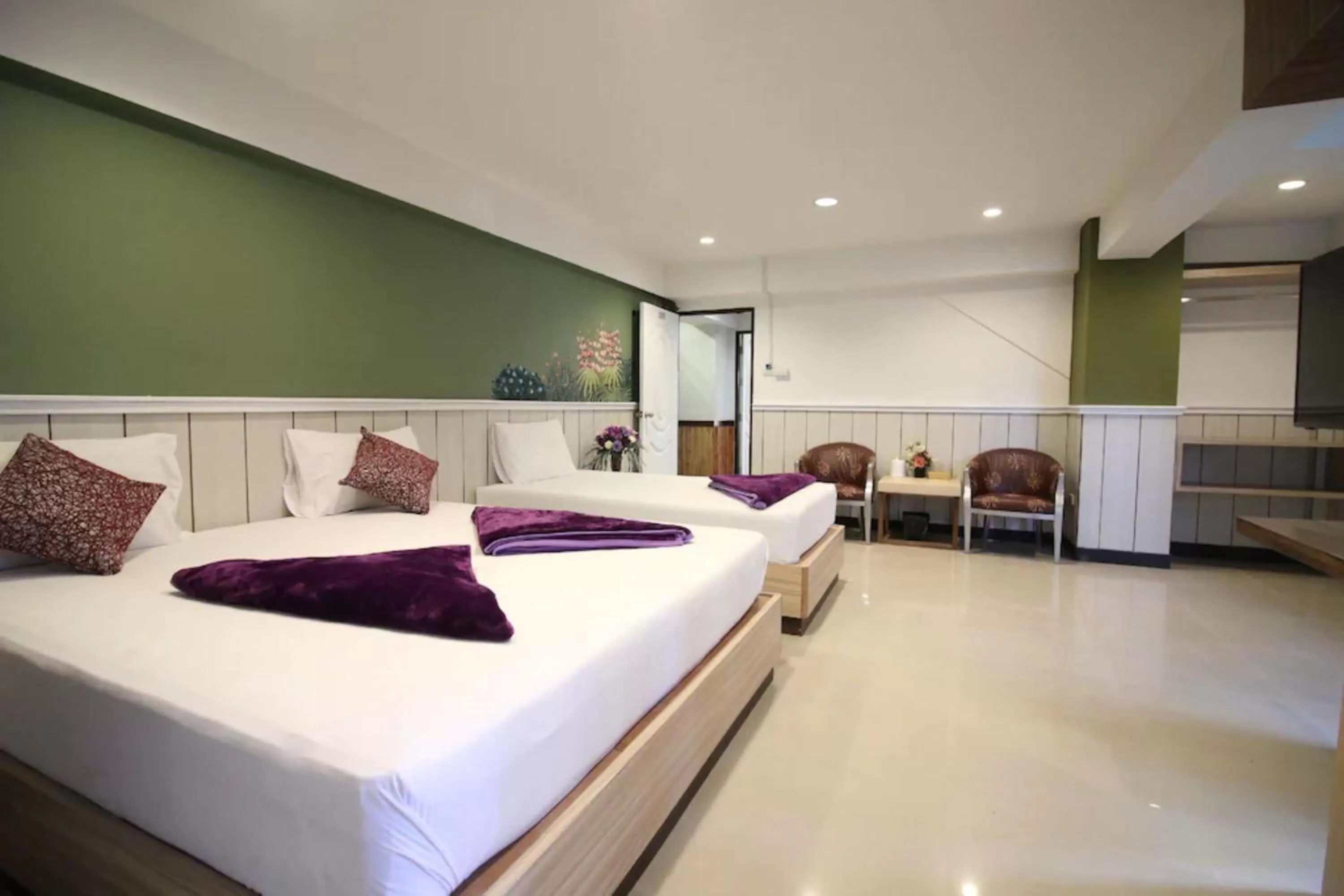 Photo of the whole room, Bed in Kaya Place