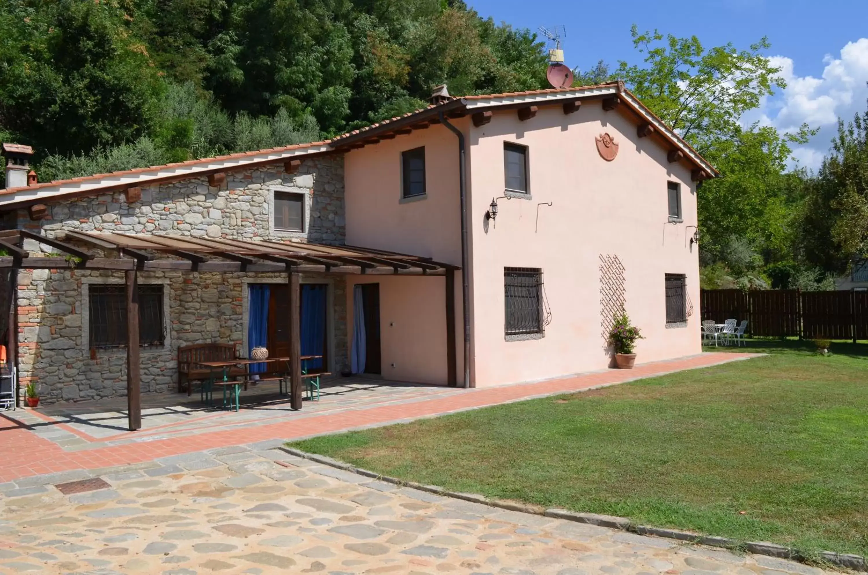 Facade/entrance, Property Building in A'Loro B&B