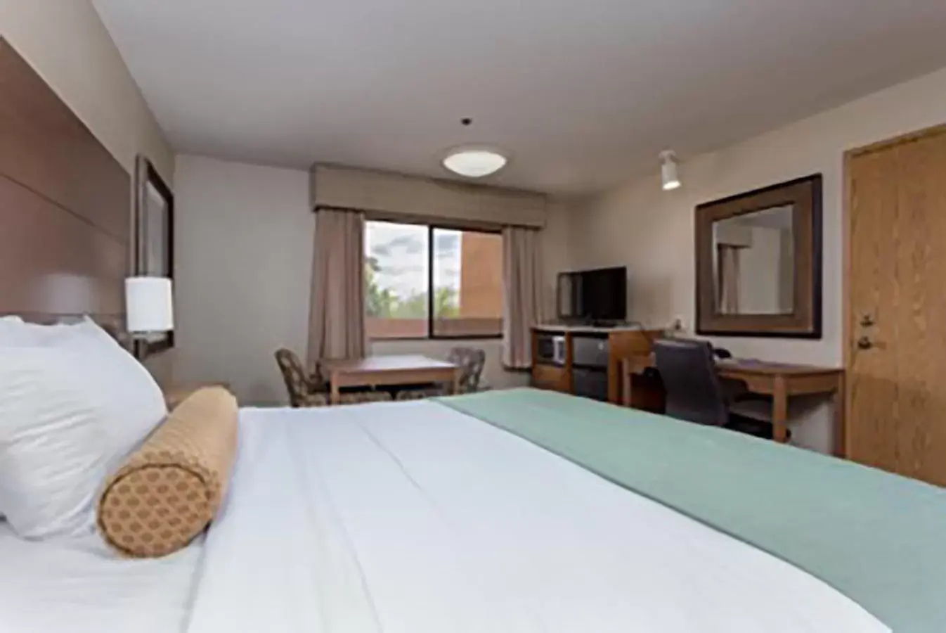 TV and multimedia, Bed in Shilo Inn Yuma