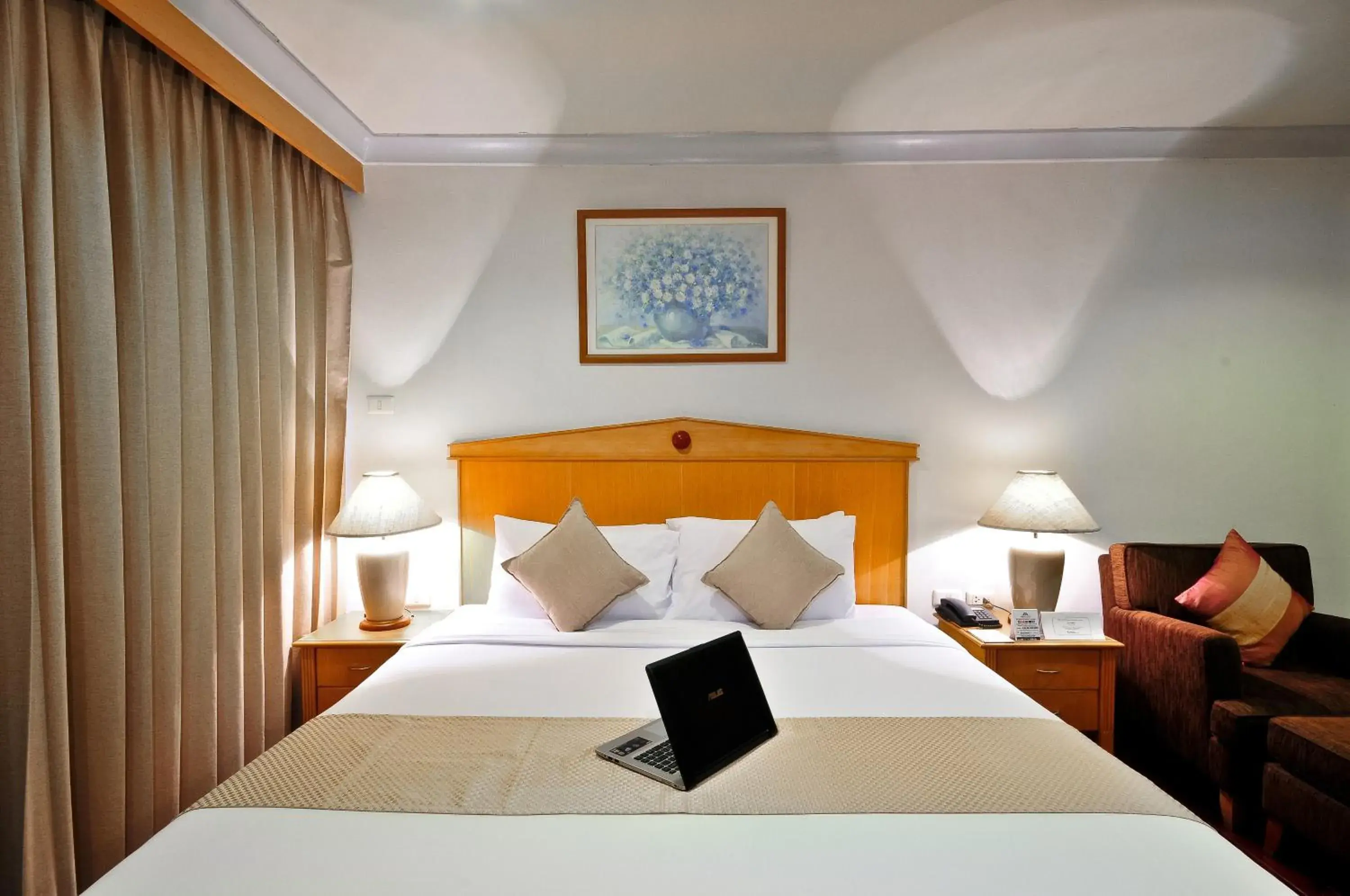 Bedroom, Bed in Admiral Suites Bangkok