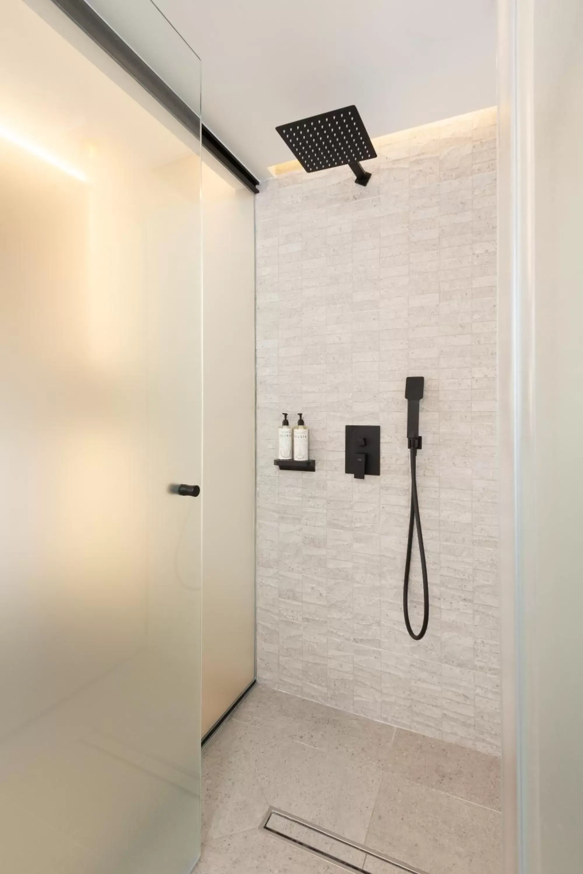 Shower, Bathroom in LUX&EASY Acropolis Suites