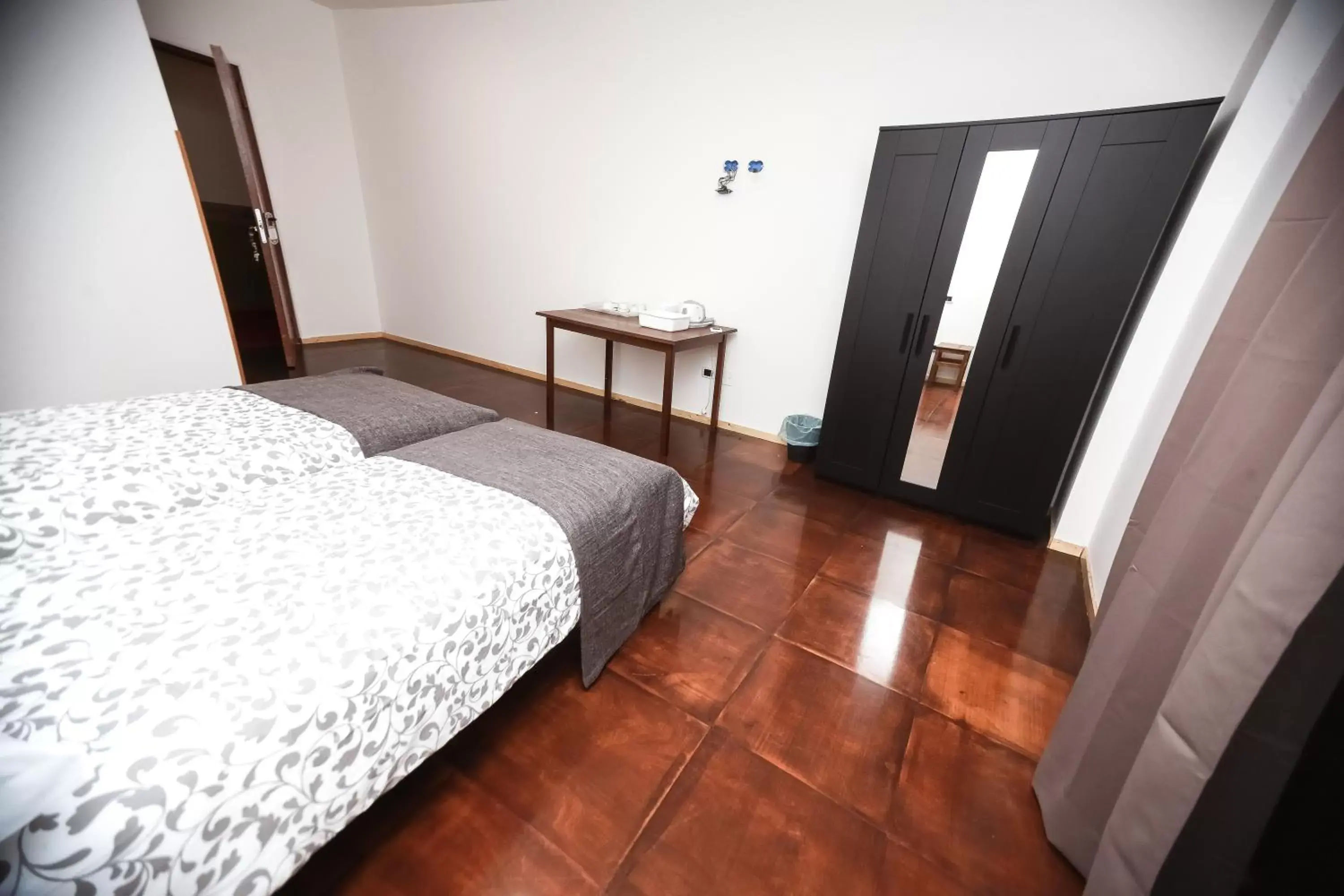 King Room with Roll-In Shower - Disability Access in La Boheme SMART Hotel King Room with Roll-In Shower - Disability Access in La Boheme SMART Hotel