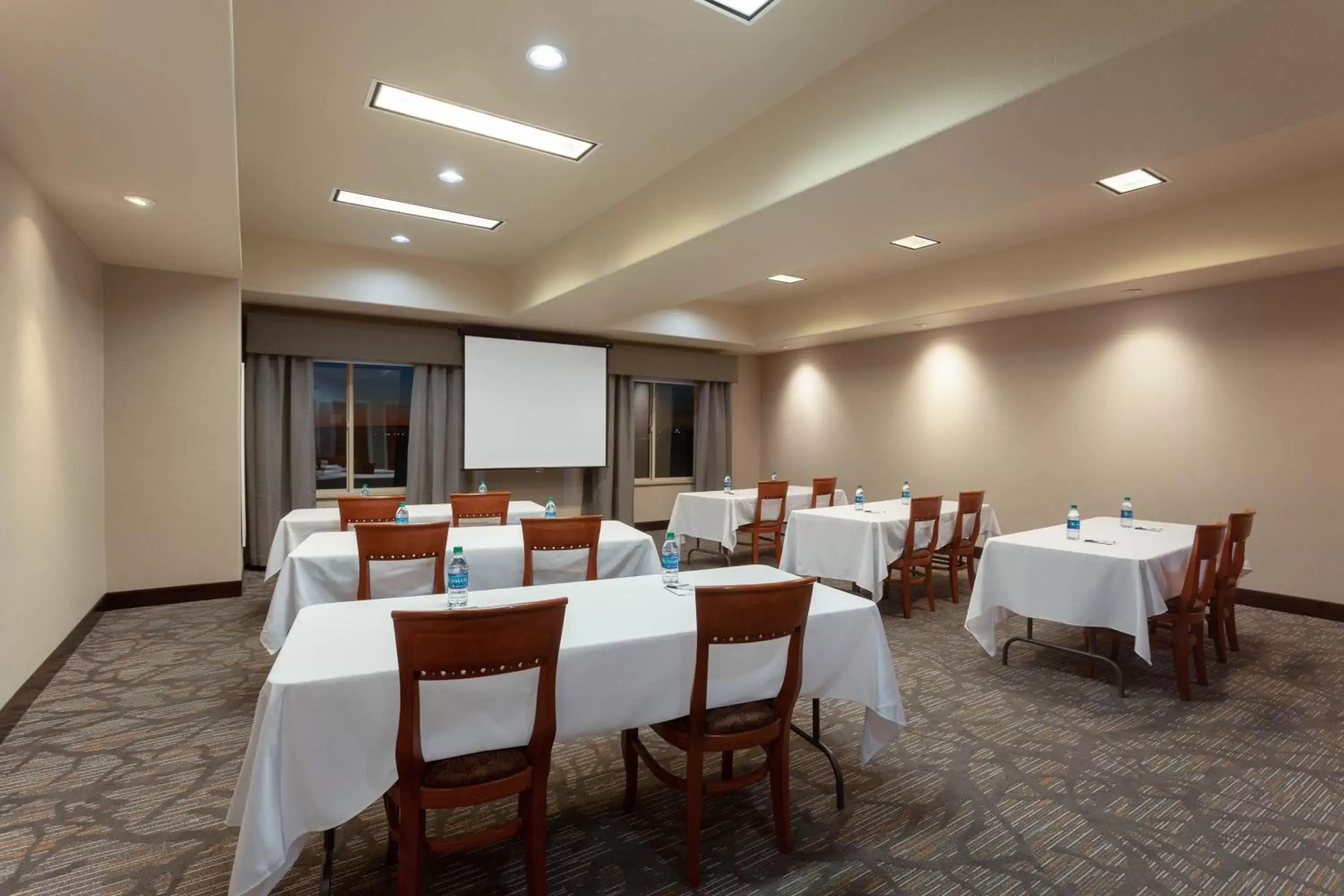 Meeting/conference room in Wingate by Wyndham Moses Lake