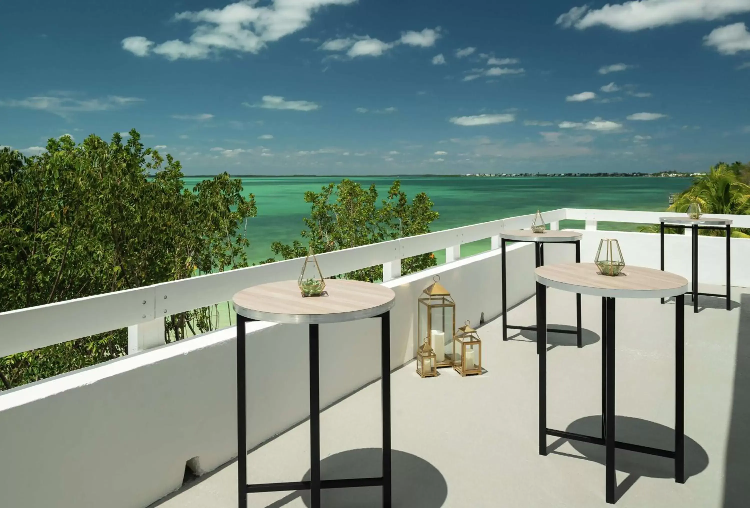 Dining area, Balcony/Terrace in Baker's Cay Resort Key Largo, Curio Collection By Hilton