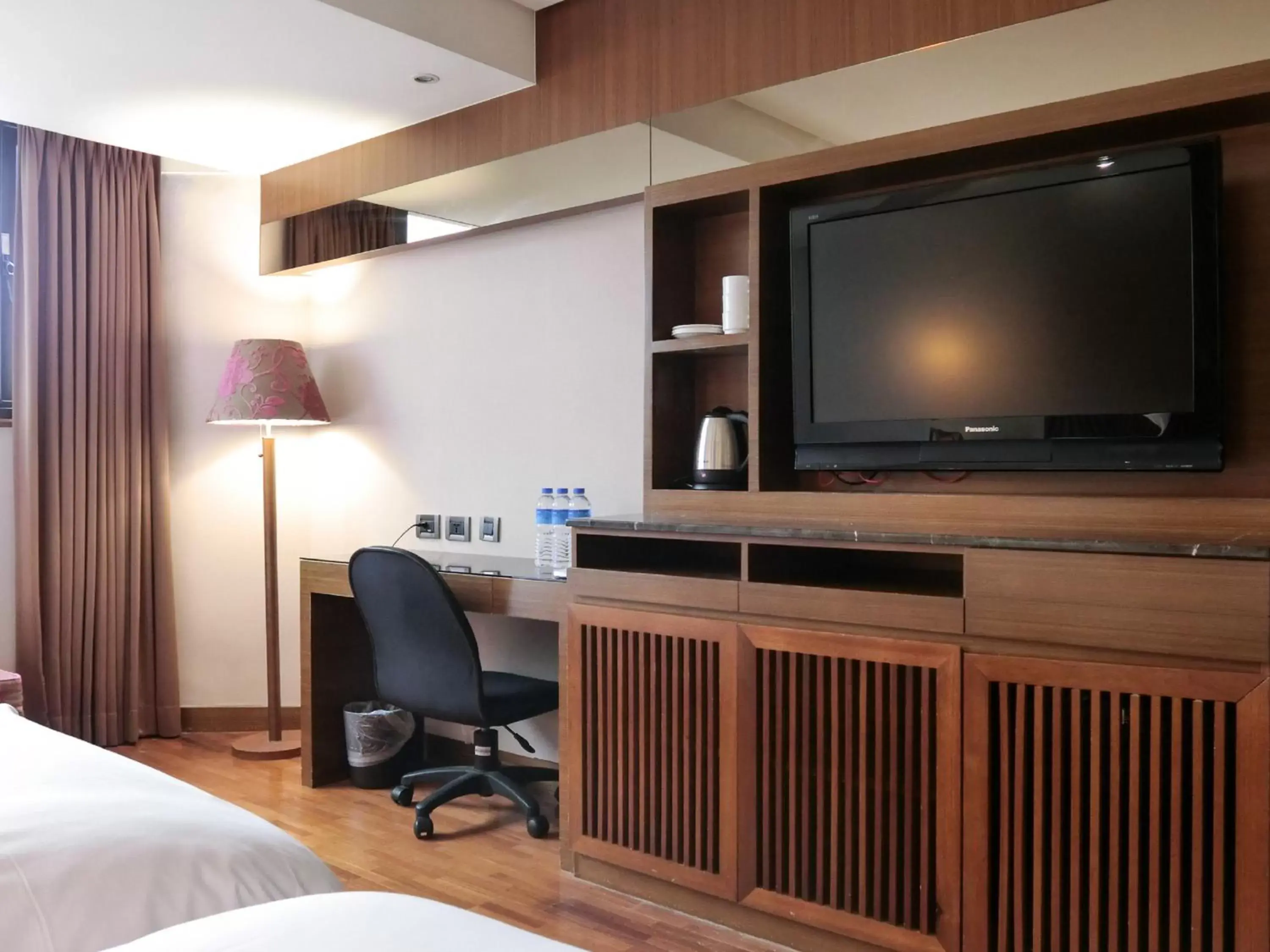 TV and multimedia, TV/Entertainment Center in Guide Hotel Taipei Bade