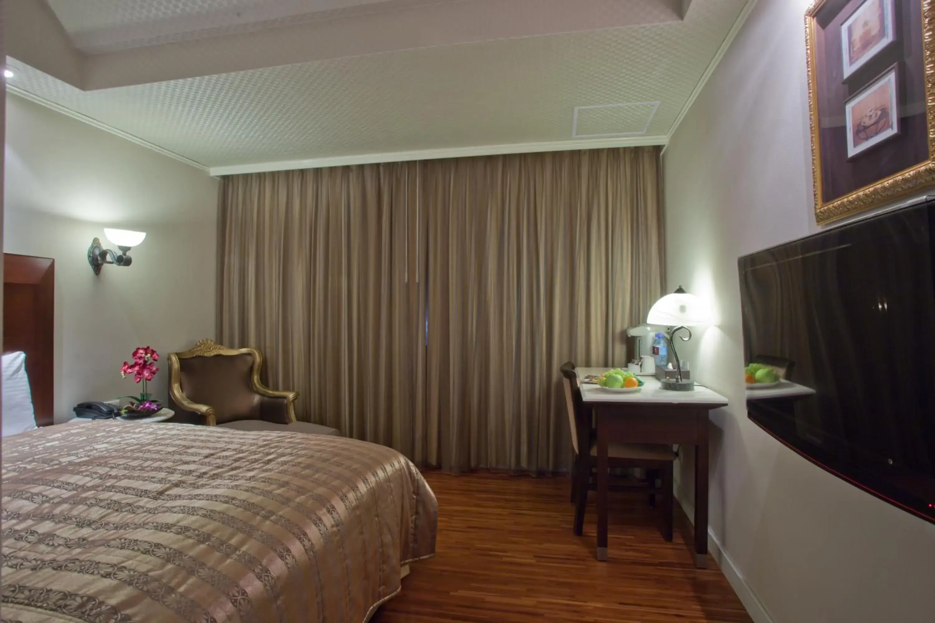 Bed in Charming City Hotel Hualien