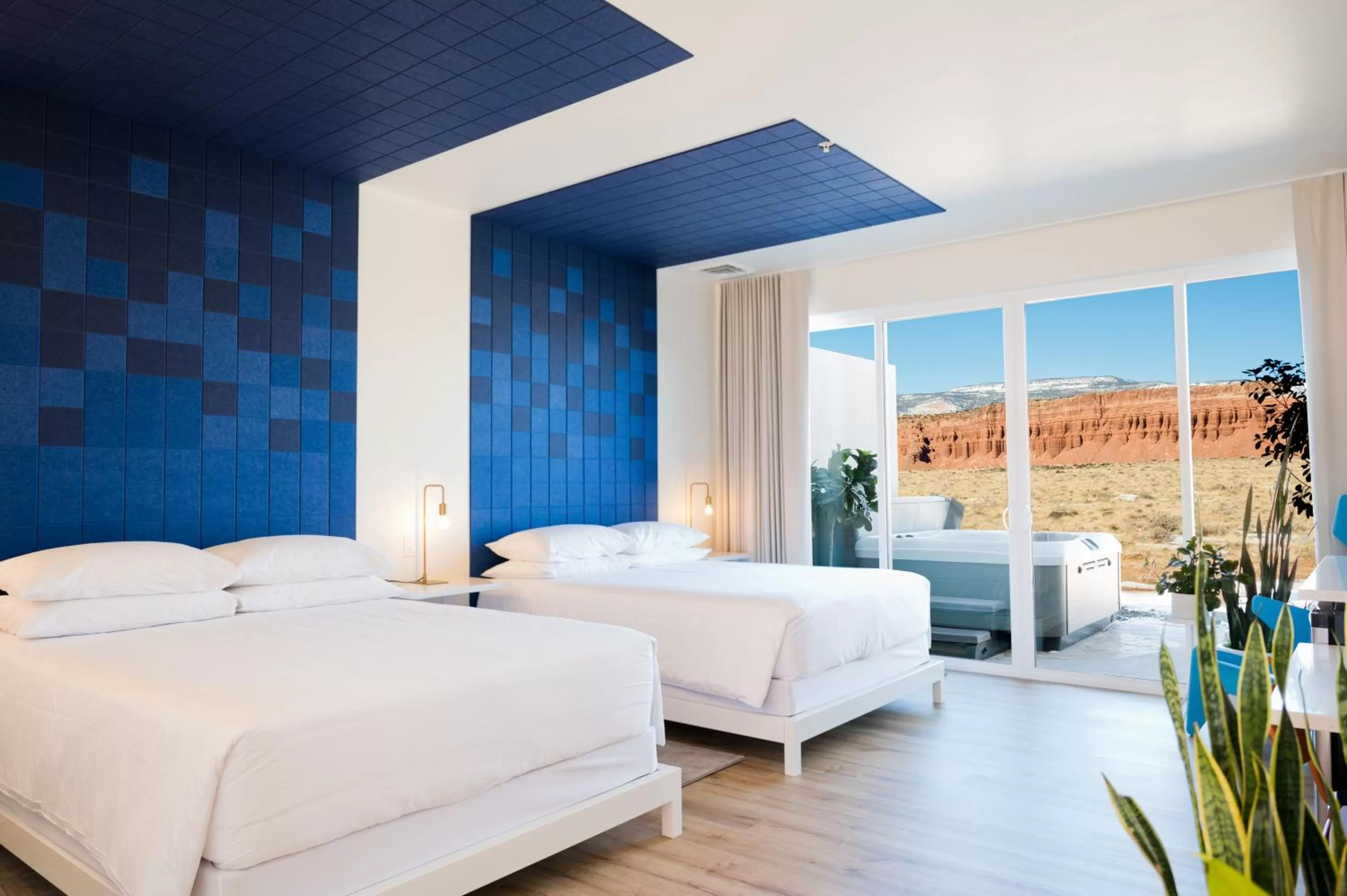 Patio, Bed in Skyview Hotel