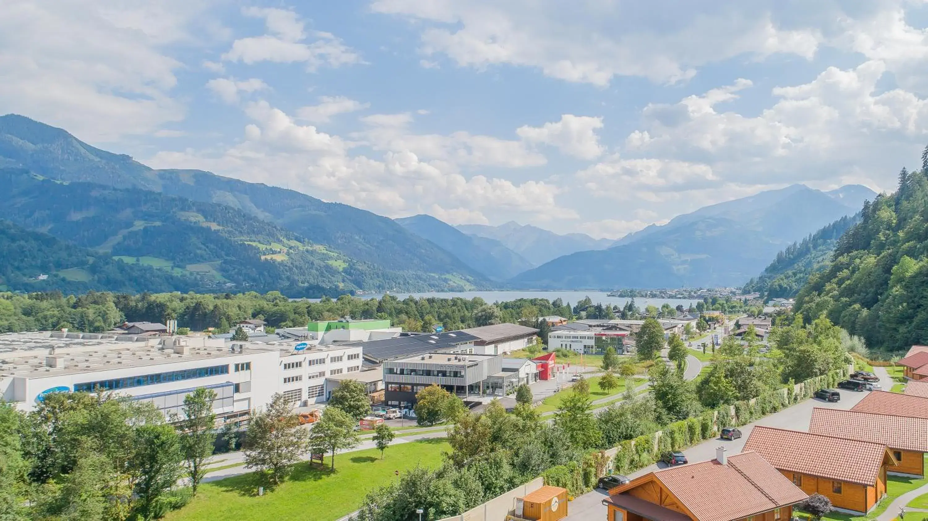 Property building, Mountain View in Hettlerhof