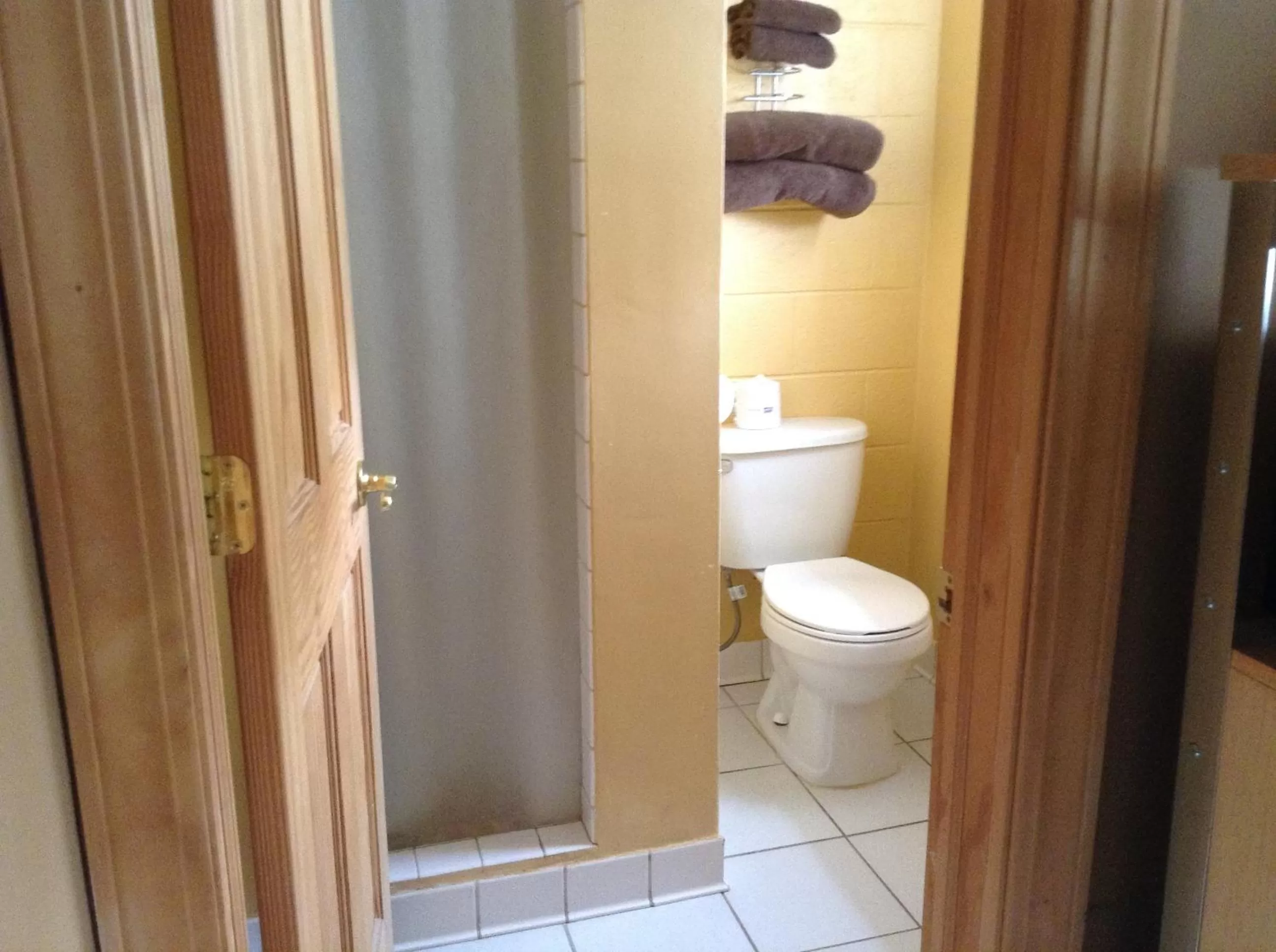 Bathroom in Willard Munger Inn