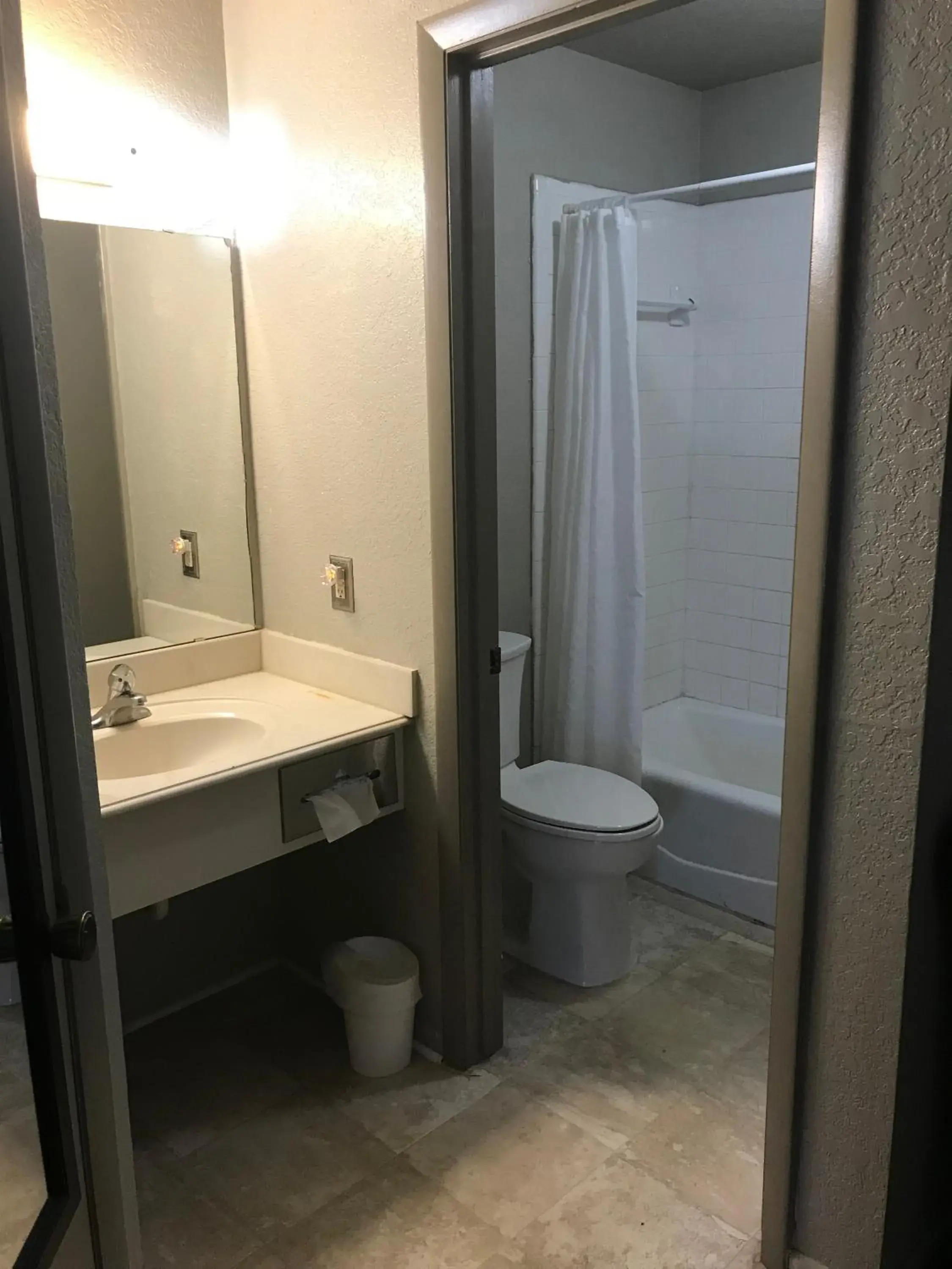 Bathroom in Sunset Inn and Suites