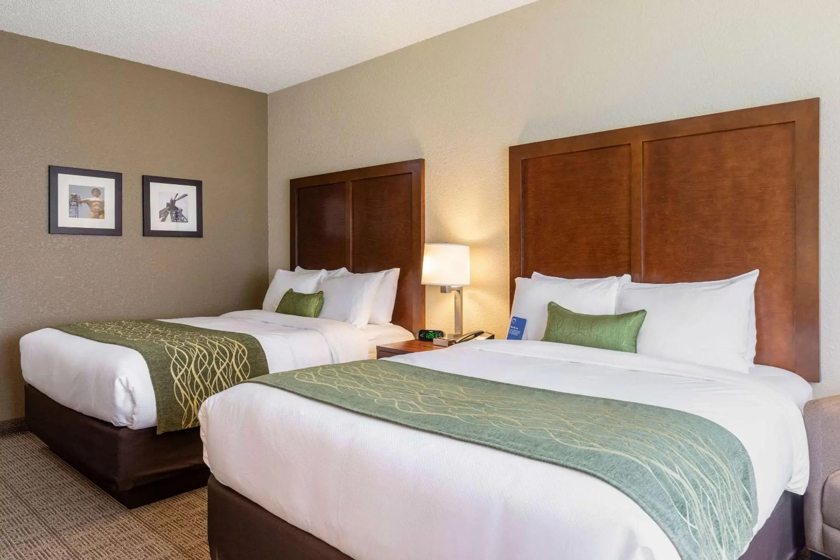 Photo of the whole room, Bed in Comfort Inn South Tulsa - Woodland Hills