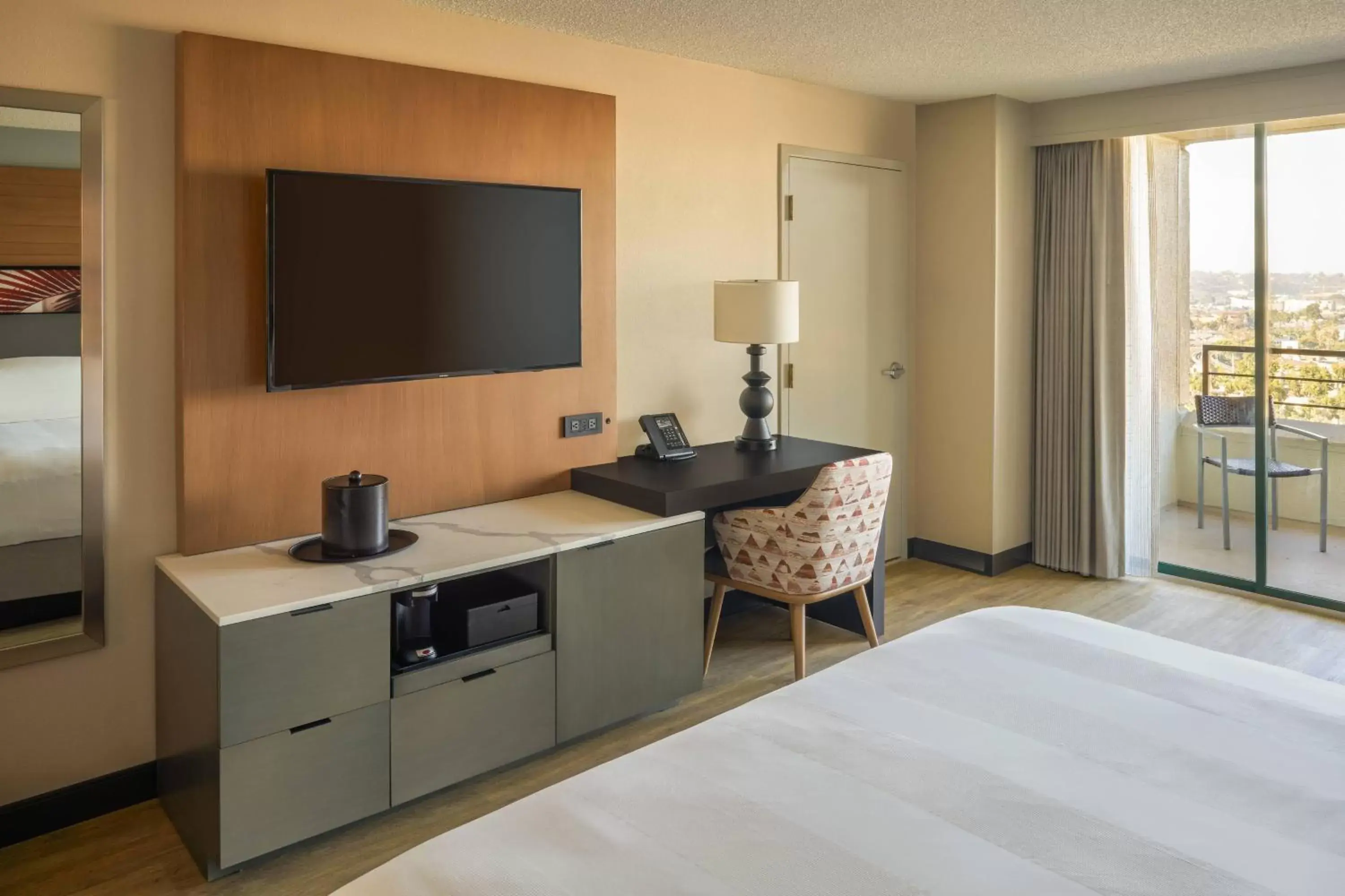 Photo of the whole room, TV/Entertainment Center in San Diego Marriott Mission Valley