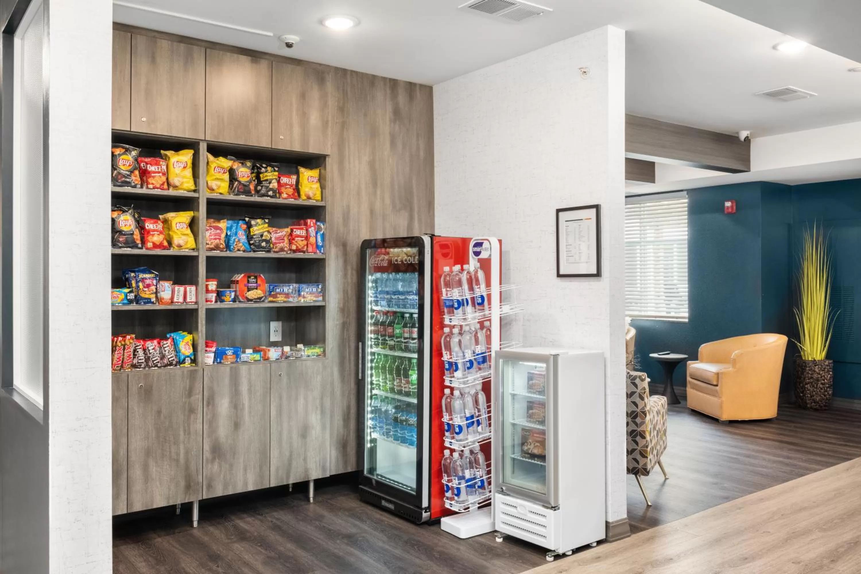 Food and drinks in WaterWalk Extended Stay by Wyndham Minneapolis - Plymouth