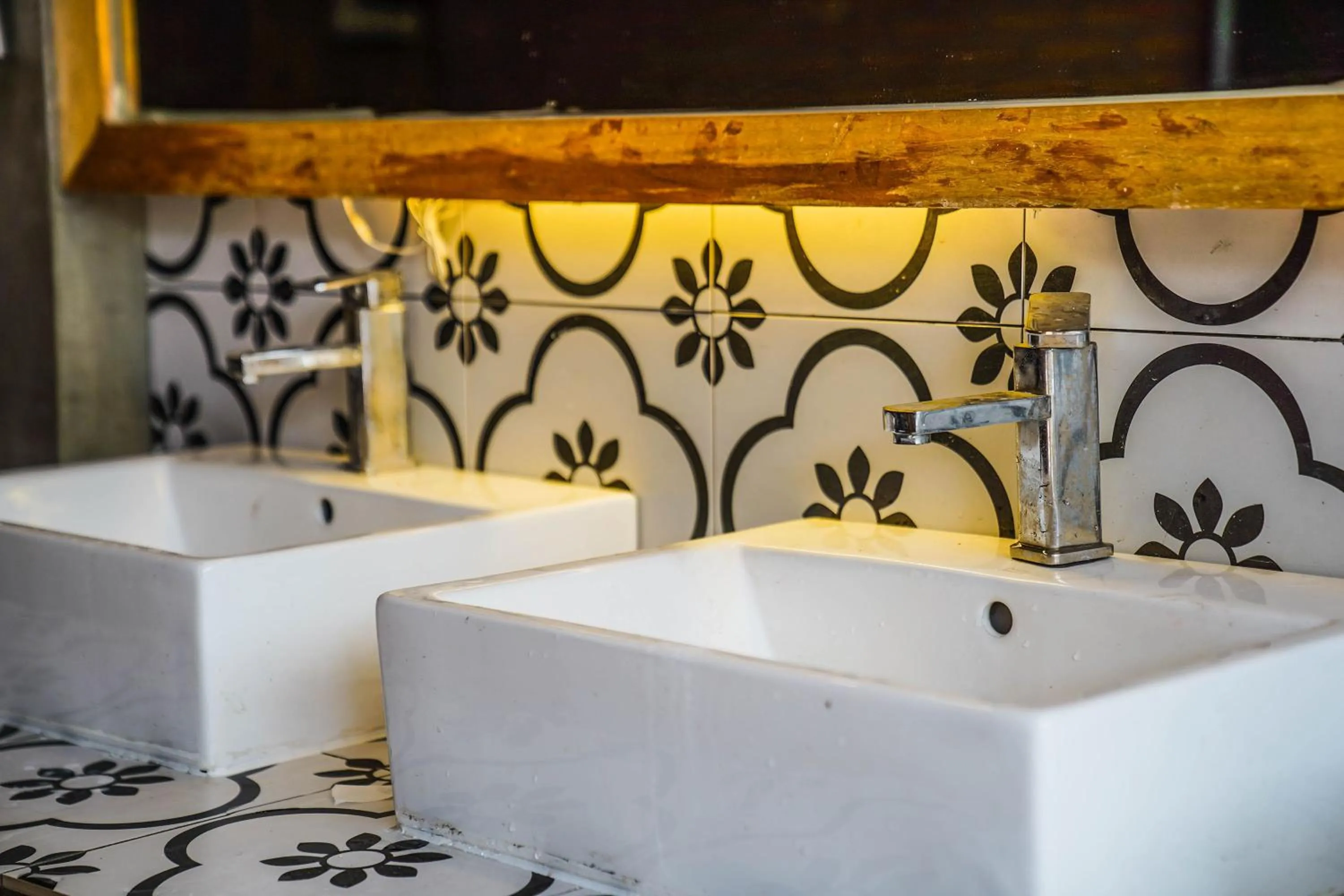 Bathroom in Chengdu Mix Hostel Backpackers