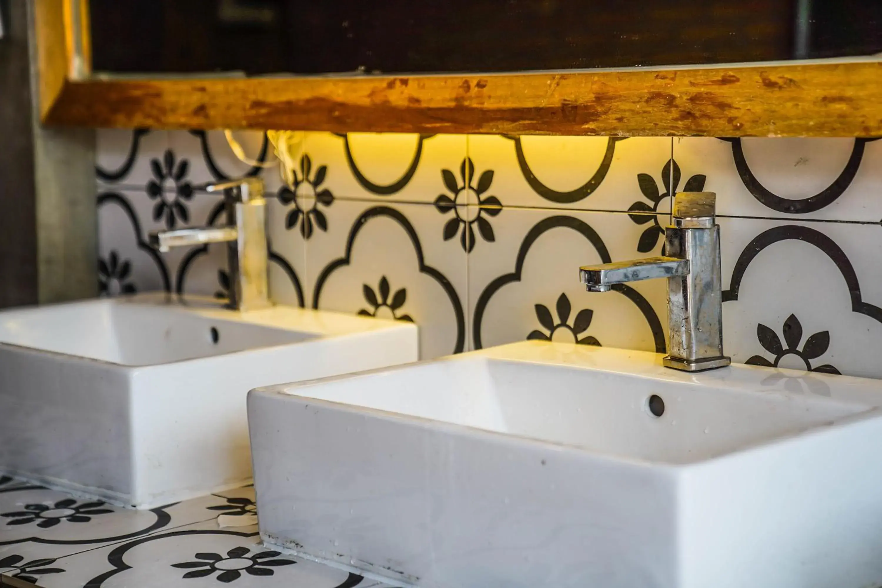 Bathroom in Chengdu Mix Hostel Backpackers