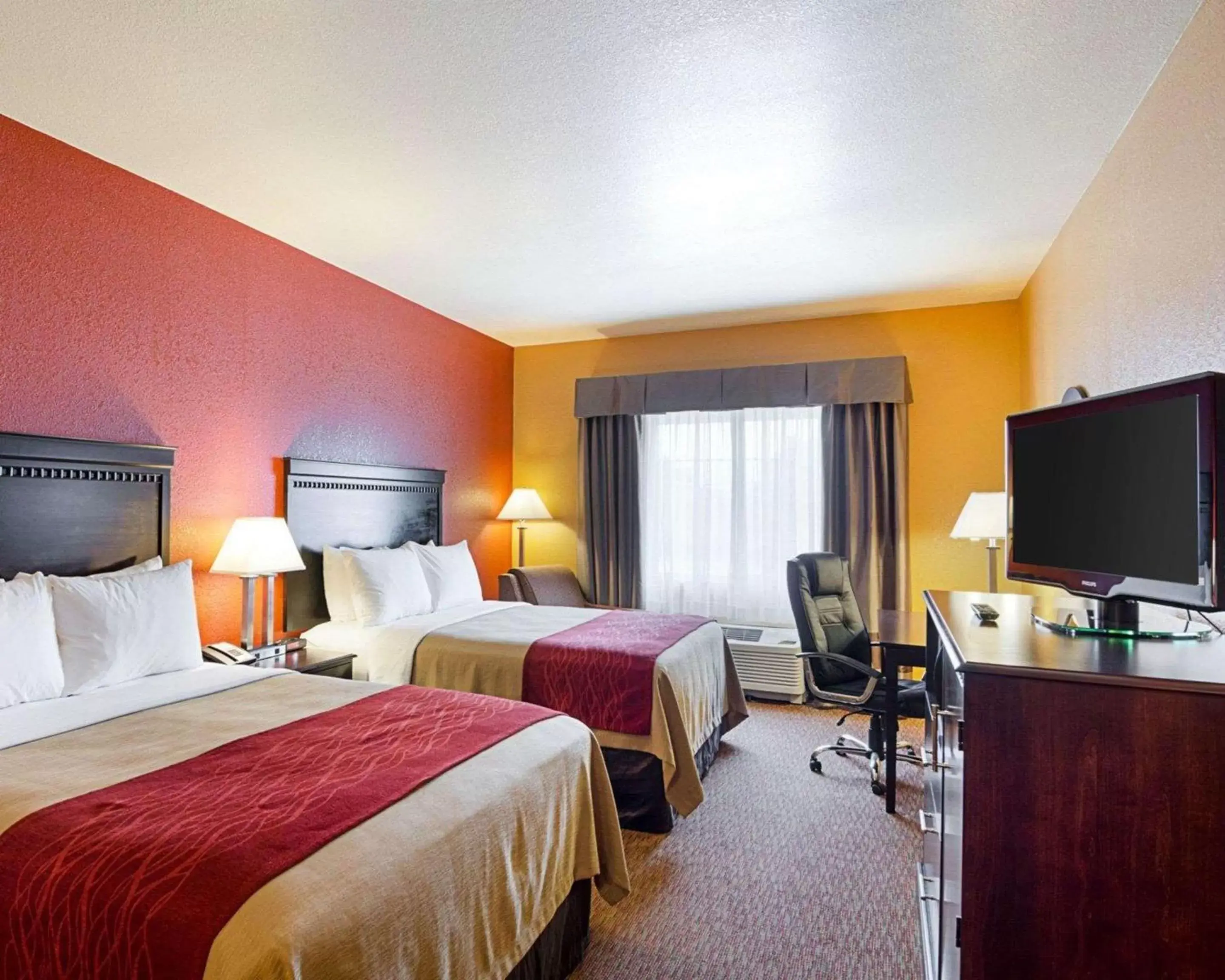 Photo of the whole room in Comfort Inn & Suites Orange