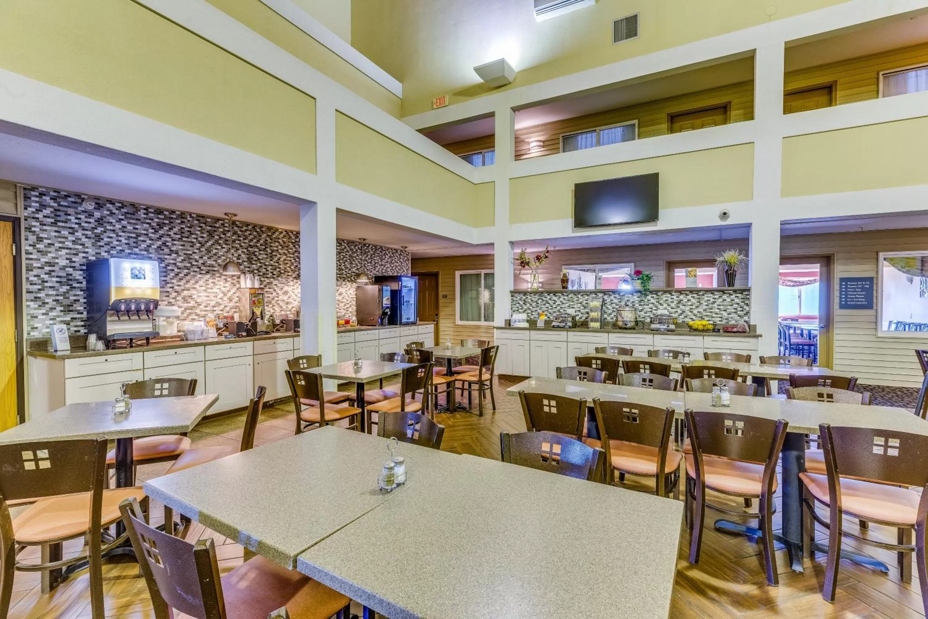 Continental breakfast in Best Western Lakewinds