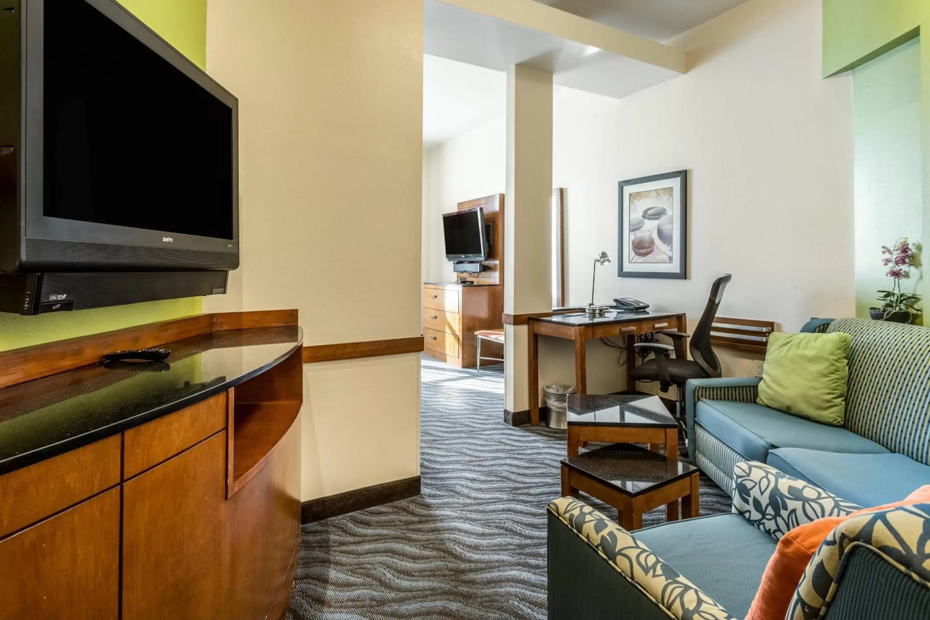 Living room, TV/Entertainment Center in Fairfield Inn & Suites by Marriott Alamogordo